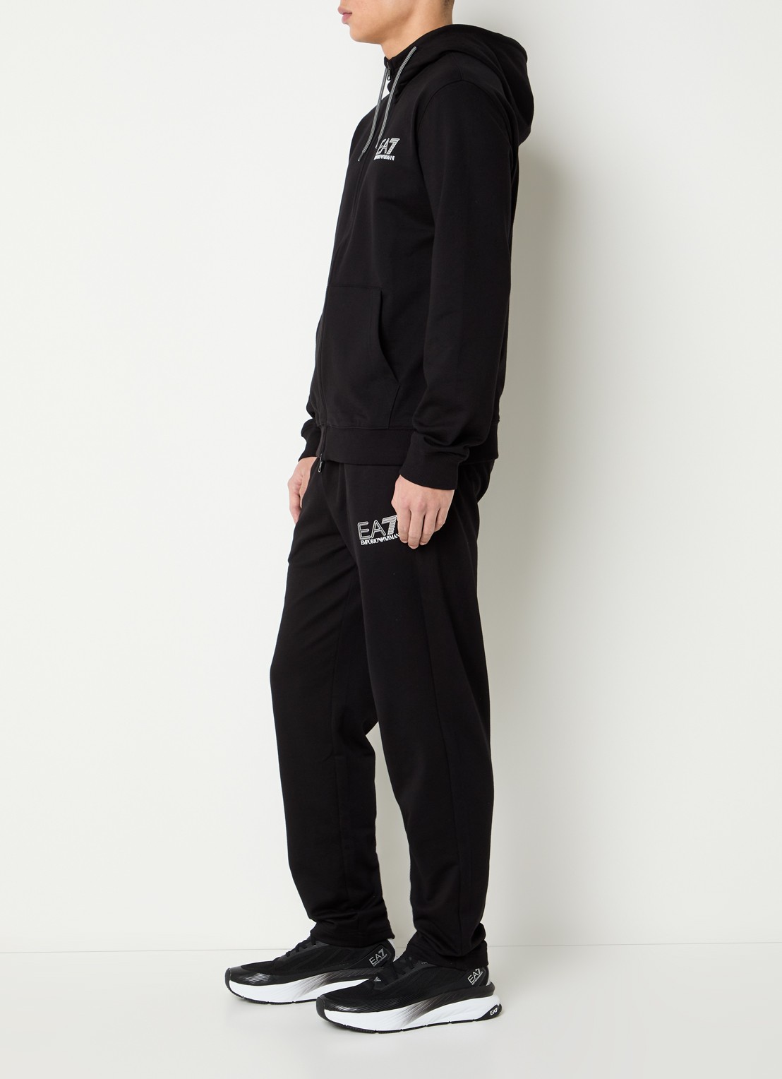Armani Trainingspak met logo en steekzakken - voorkant 2 zwart