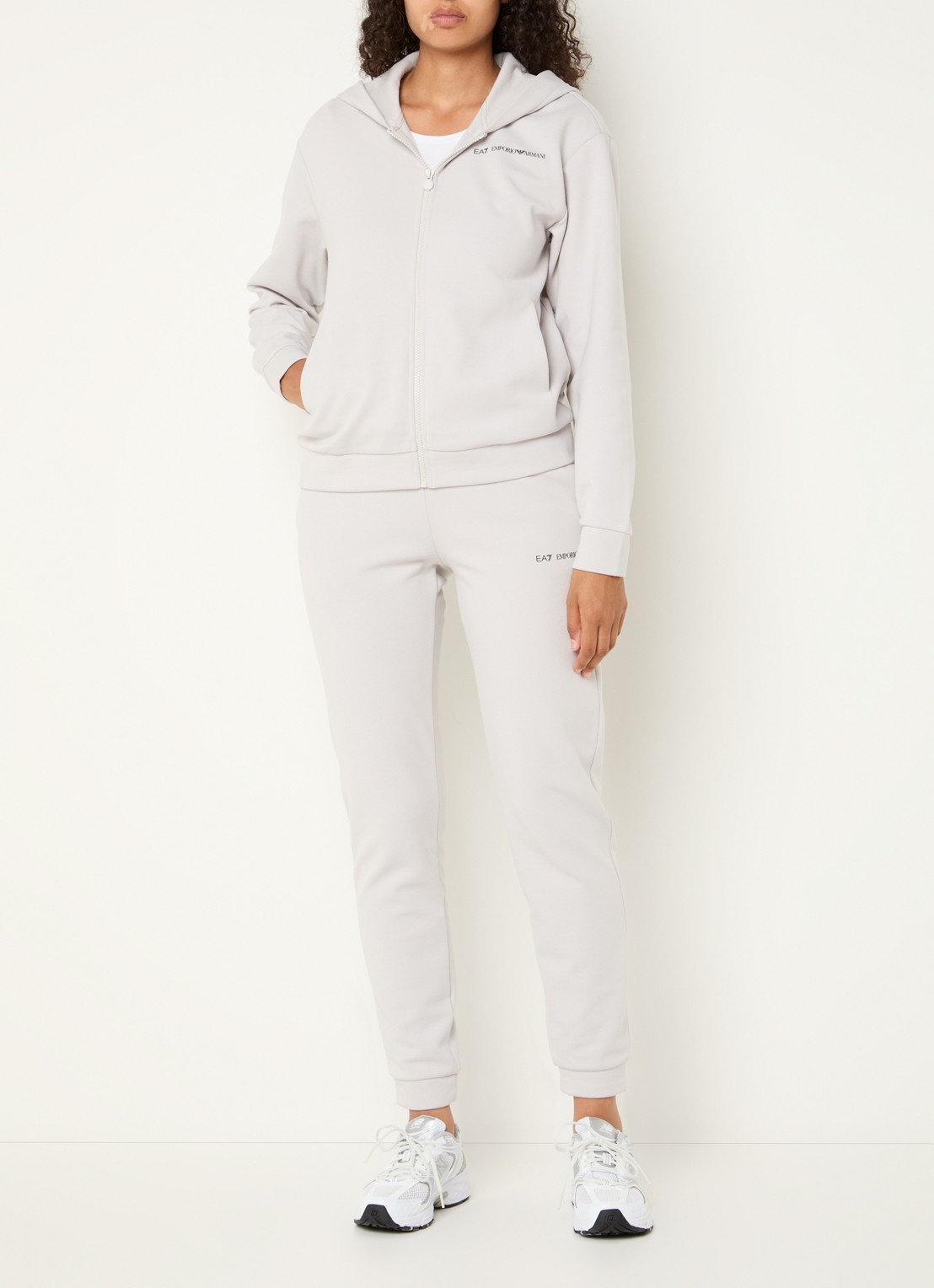 Armani Trainingspak met logo - detail beige