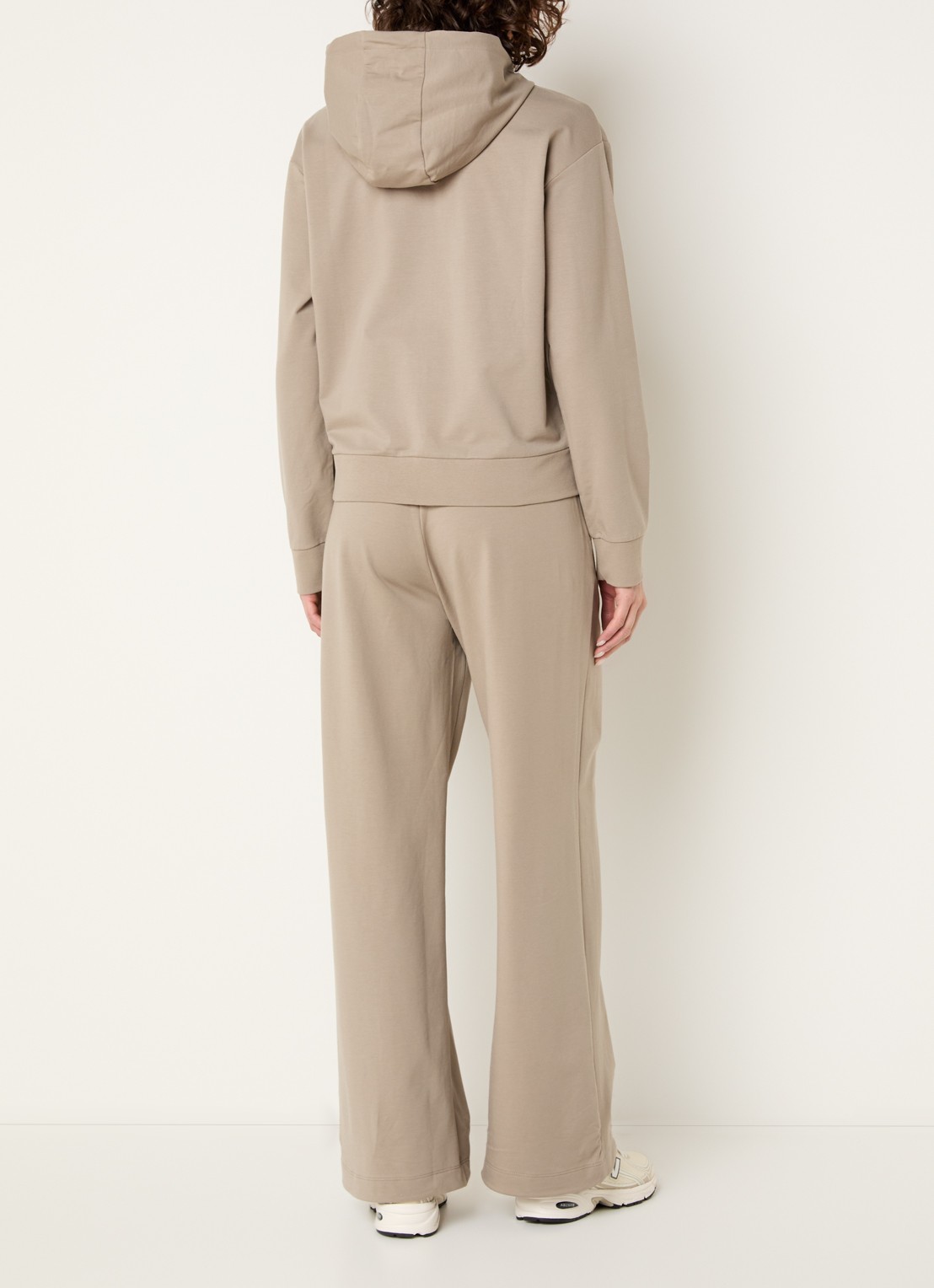 Armani Trainingspak met logo - achterkant donkerbeige