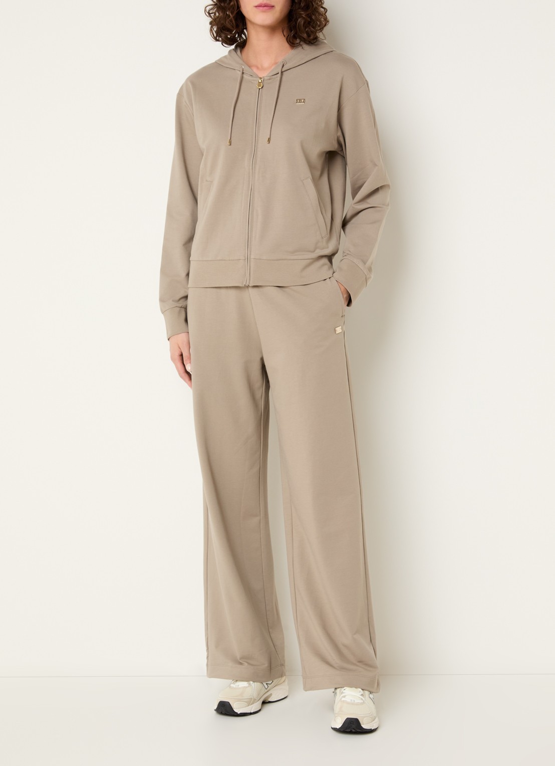 Armani Trainingspak met logo - detail 2 donkerbeige