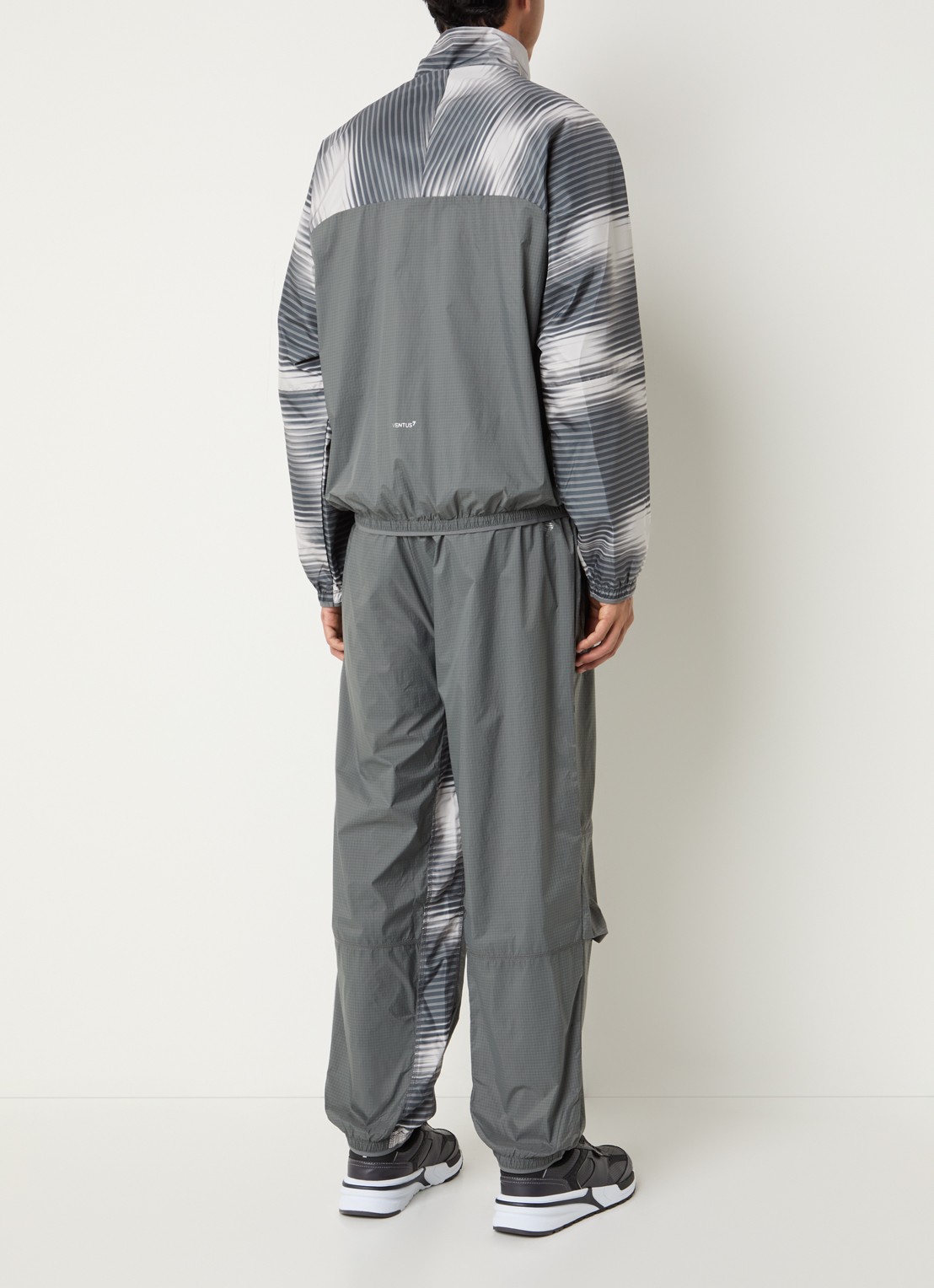 Armani Trainingspak met print en logo - achterkant 2 donkergrijs
