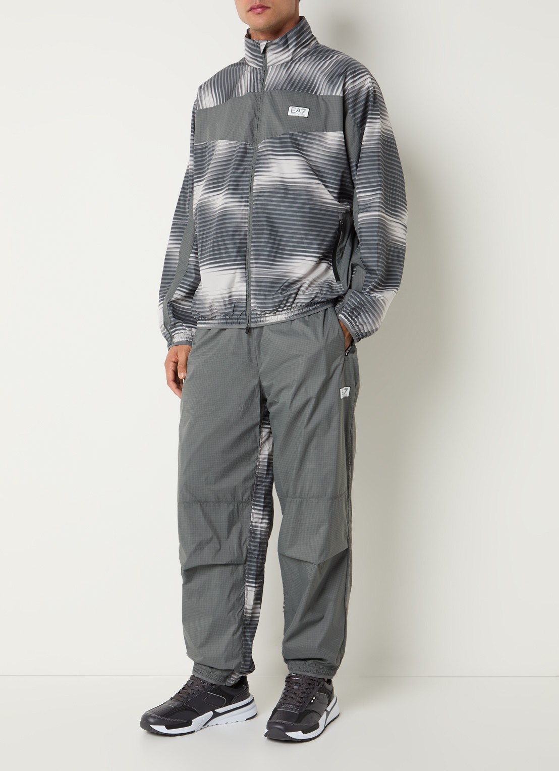 Armani Trainingspak met print en logo - detail donkergrijs