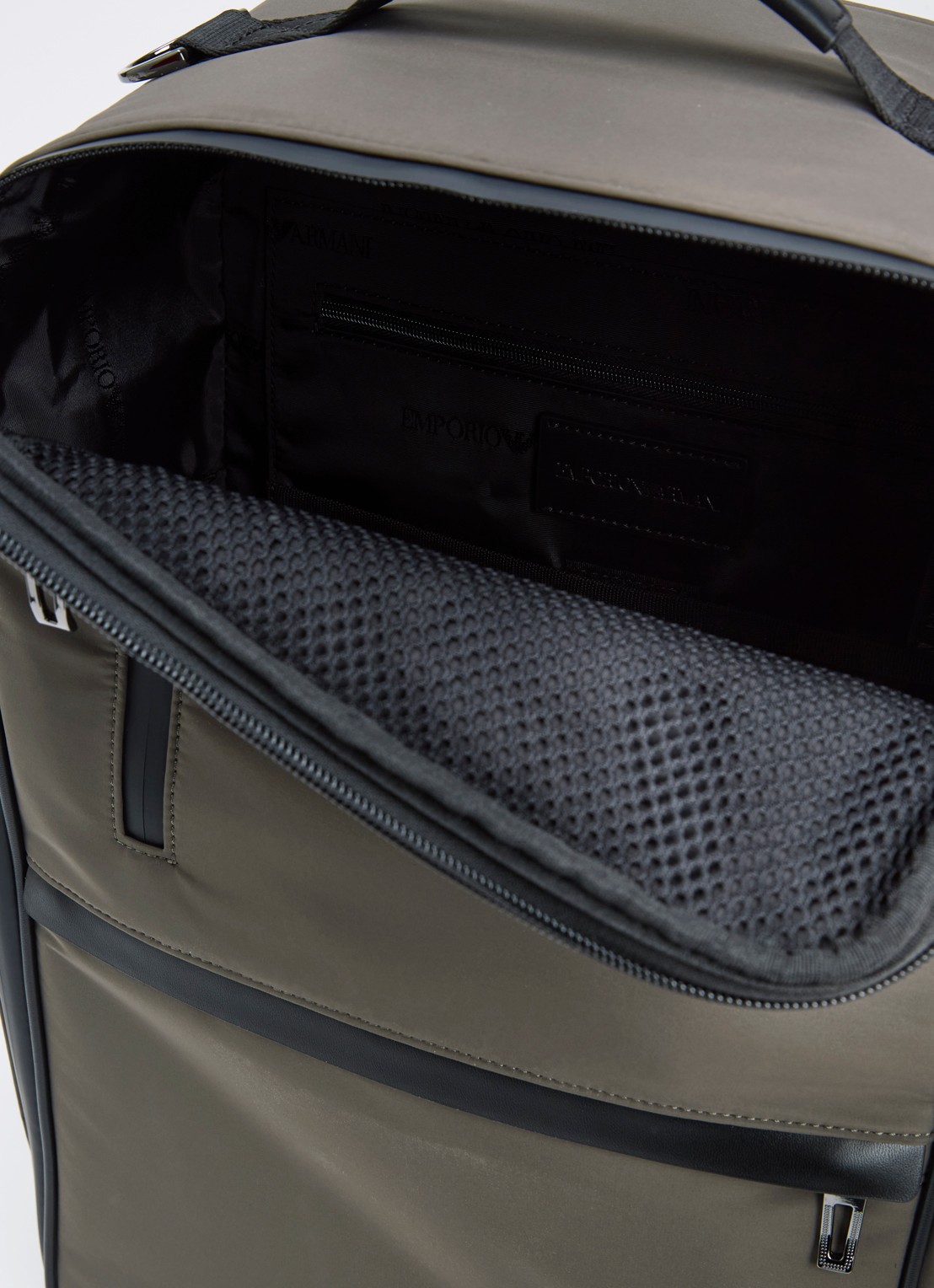 Armani Travel Essentials rugzak met logo - detail 2 bronsgroen