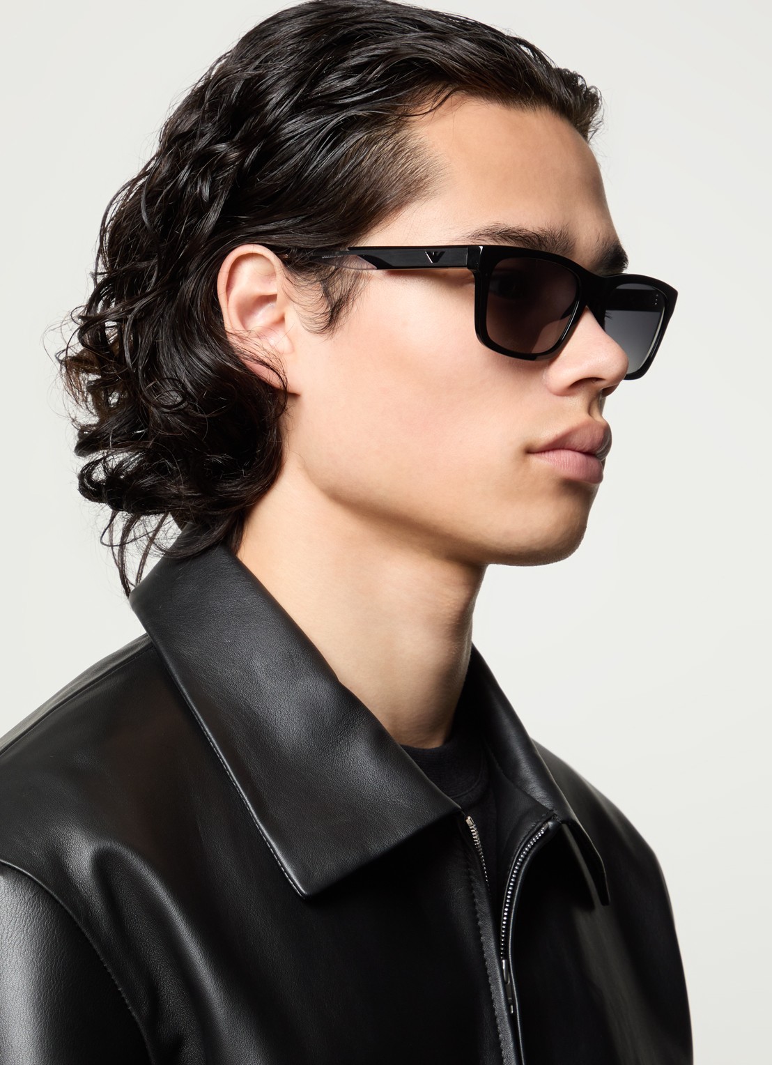 Armani Wayfarer zonnebril gepolariseerd EA4224 - voorkant 5 zwart