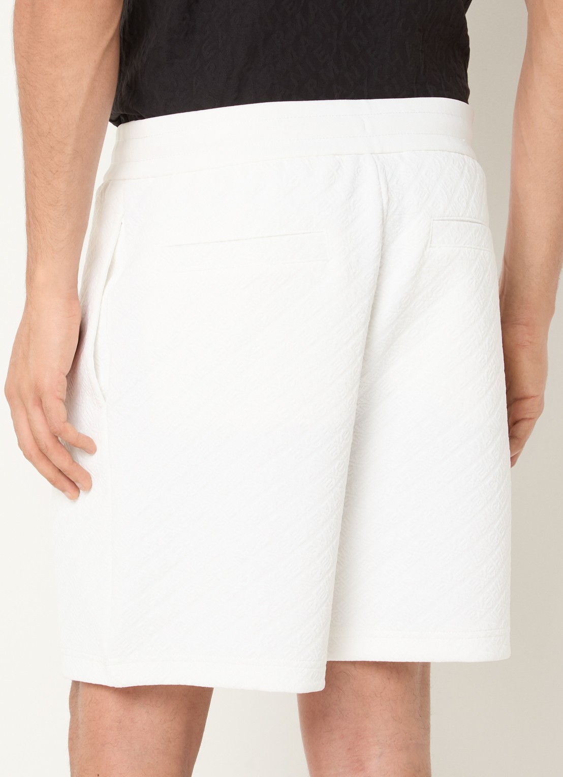 Armani Wide fit korte broek met steekzakken en structuur - achterkant 3 ivoor