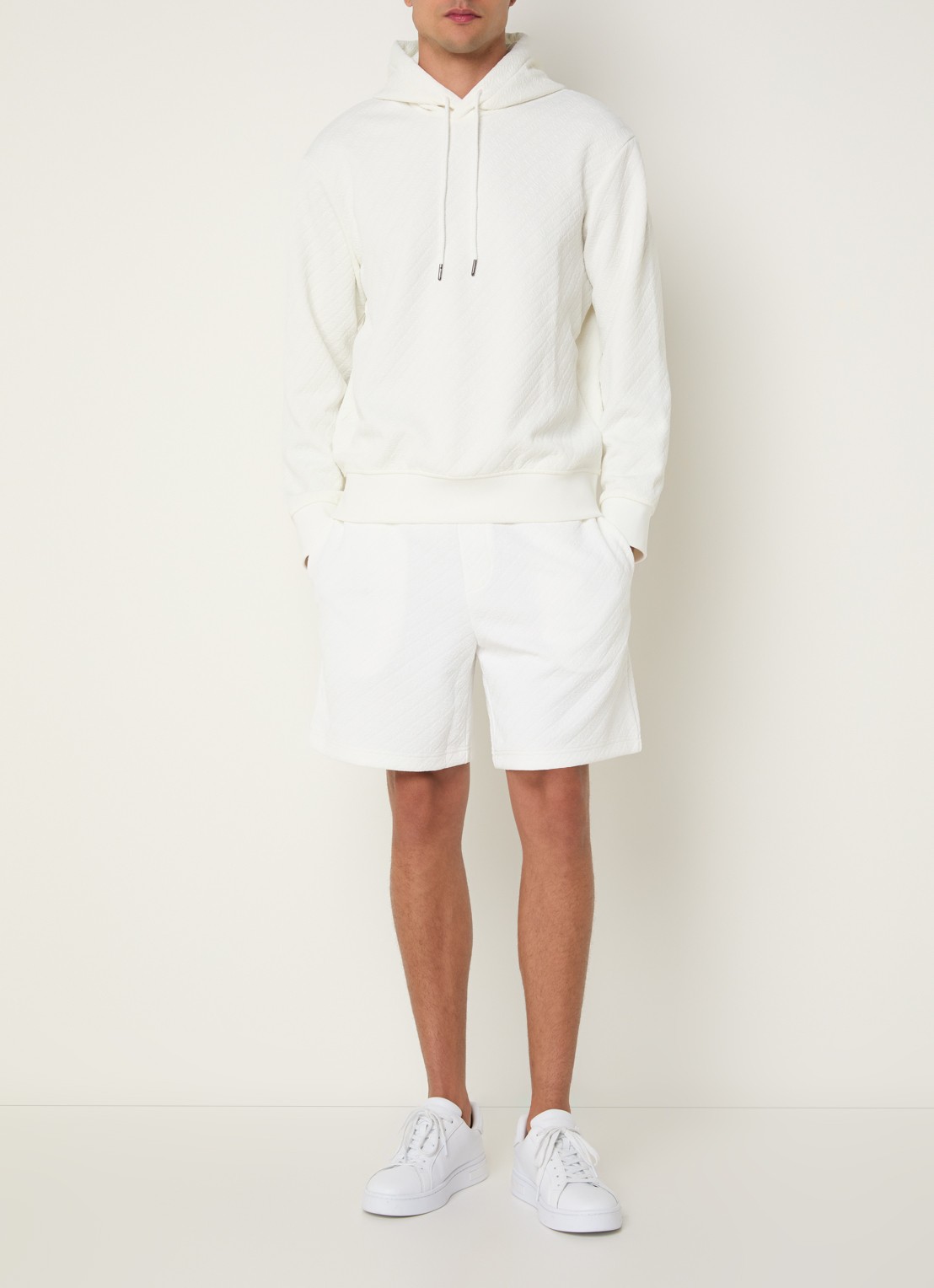 Armani Wide fit korte broek met steekzakken en structuur - voorkant 2 ivoor