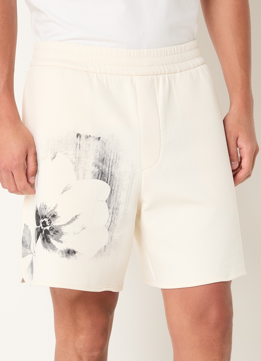 Armani Wide fit korte joggingbroek met print - detail 2 gebroken wit