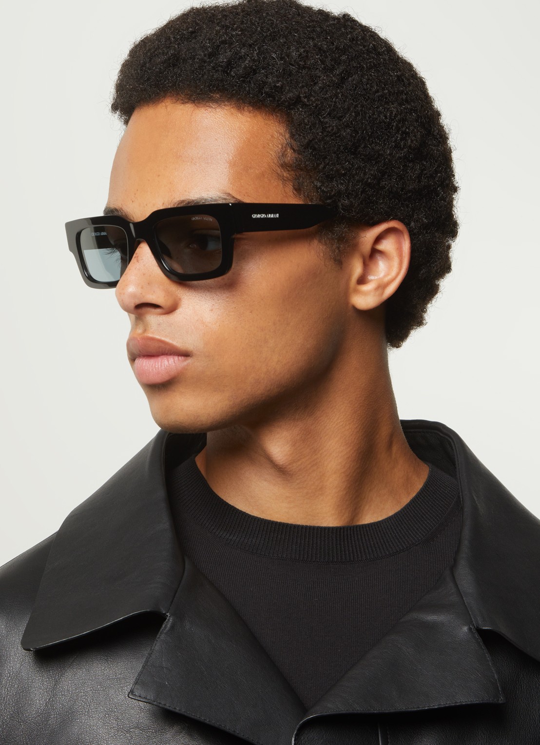Armani Zonnebril AR8184U - voorkant 5 zwart