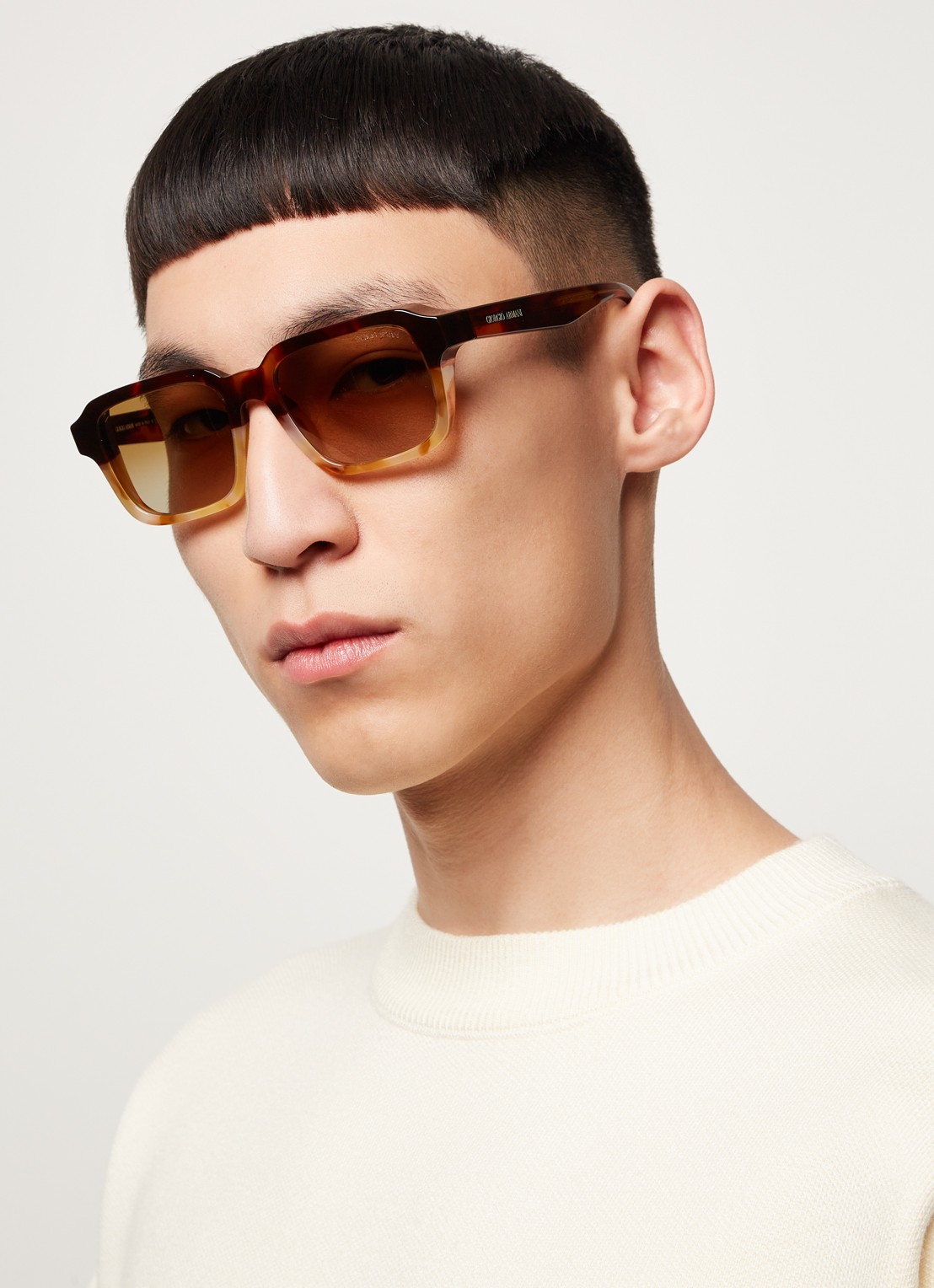 Armani Zonnebril AR8194U - voorkant 3 bruin