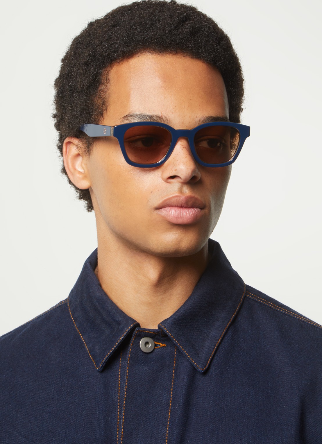 Armani Zonnebril AR8207 - voorkant 5 donkerblauw