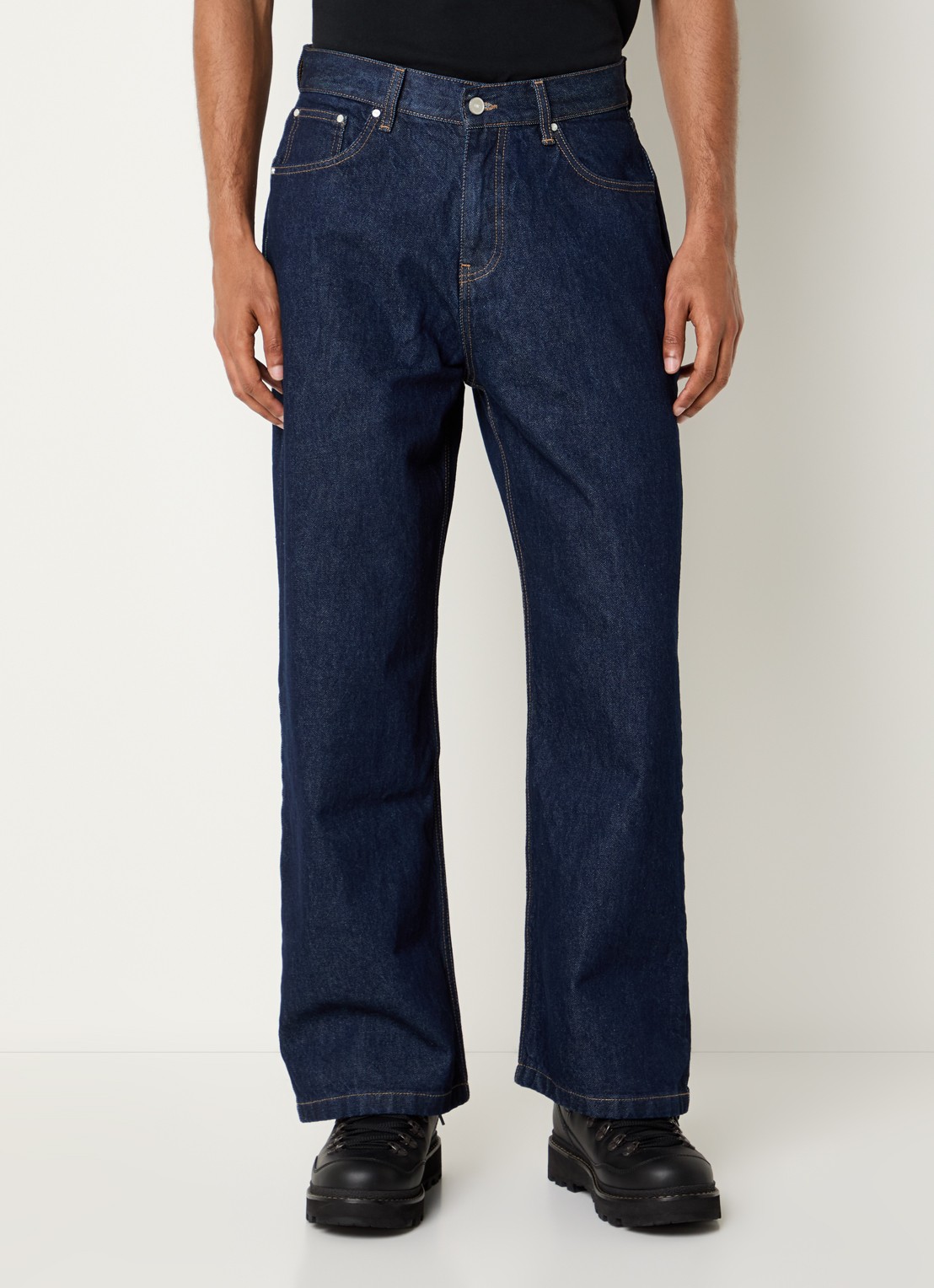 Arte Antwerp Big A Uniform loose fit jeans met gekleurde wassing en backprint - detail 4 indigo