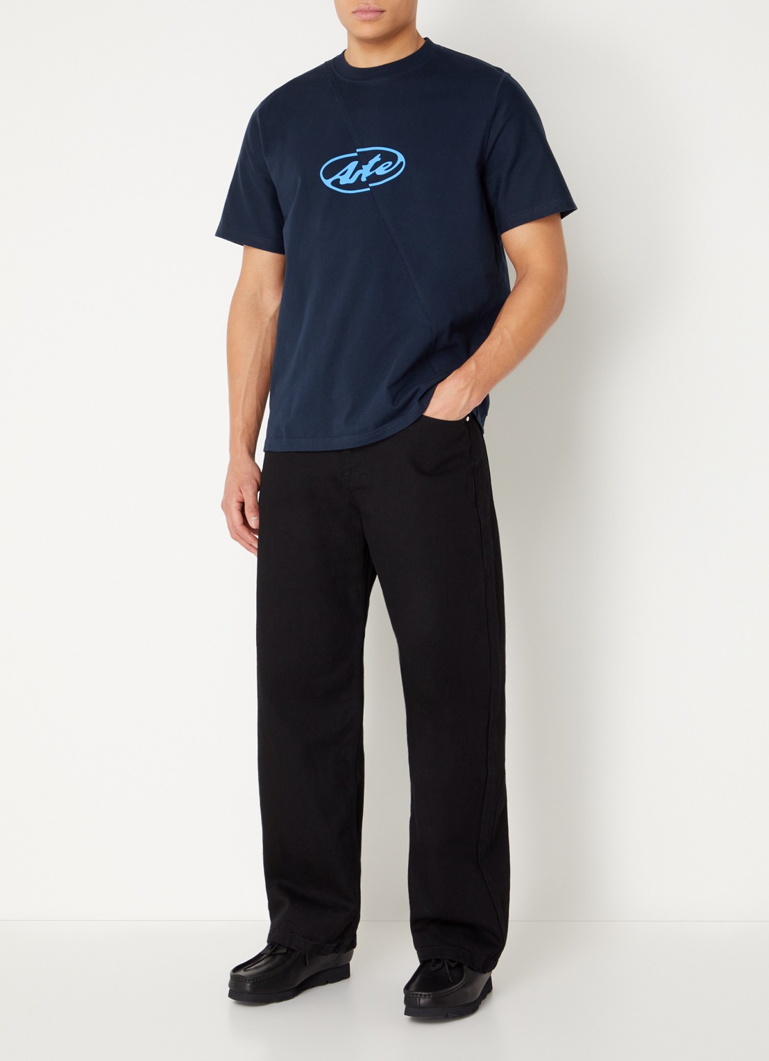 Arte Antwerp Circle Logo tapered fit jeans met gekleurde wassing - voorkant 4 zwart