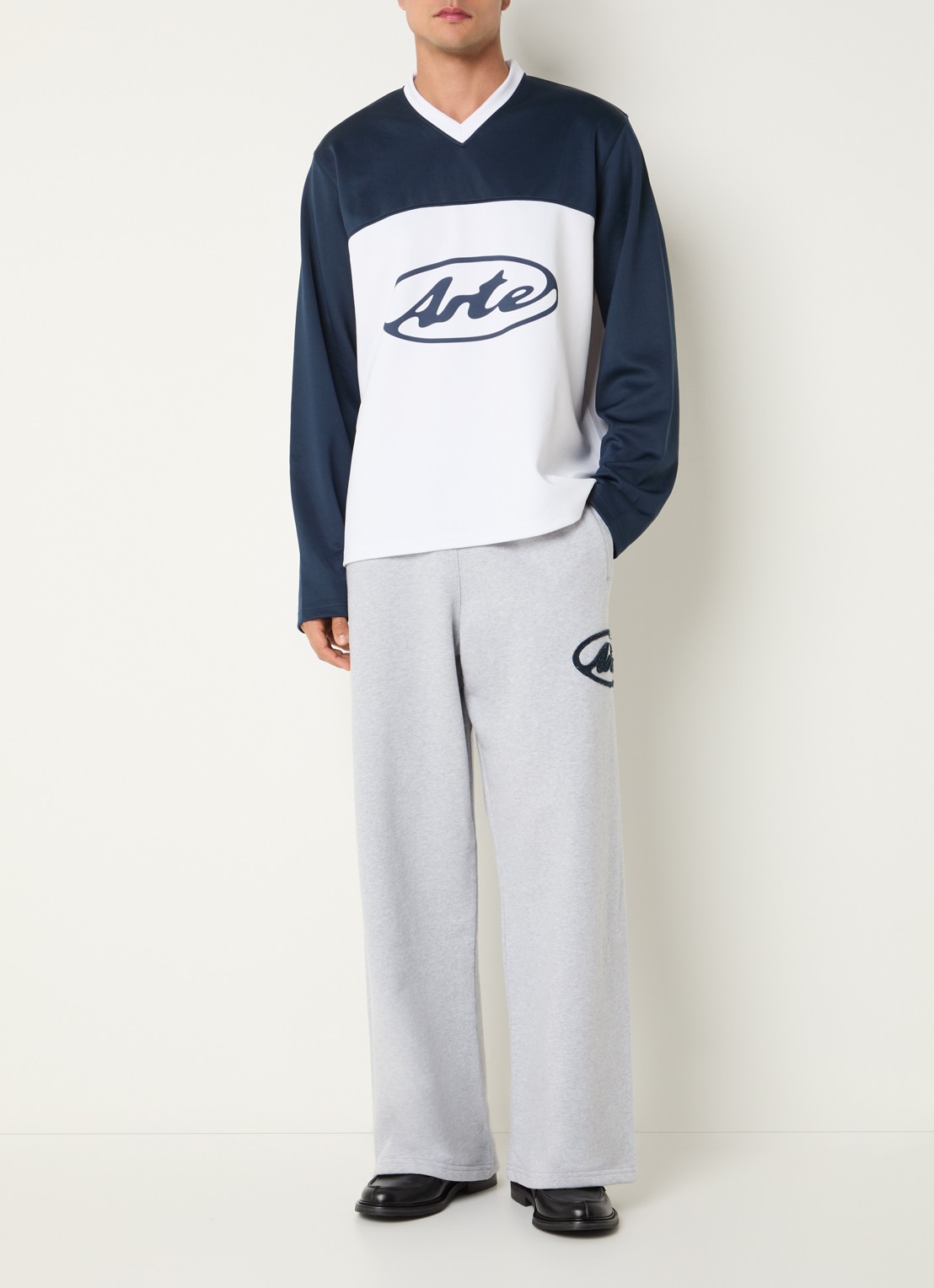 Arte Antwerp Circle sweater met logoprint - voorkant 2 donkerblauw