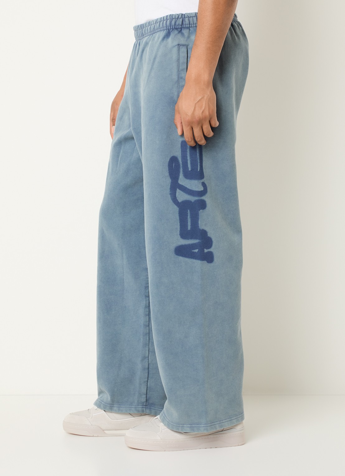 Arte Antwerp Fadeout sweater met logoprint - detail 3 staalblauw