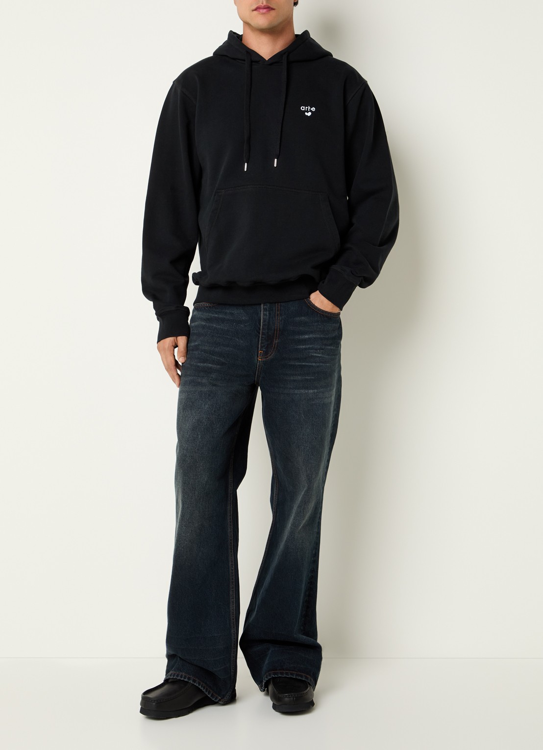 Arte Antwerp Heart hoodie met logo - voorkant 3 zwart