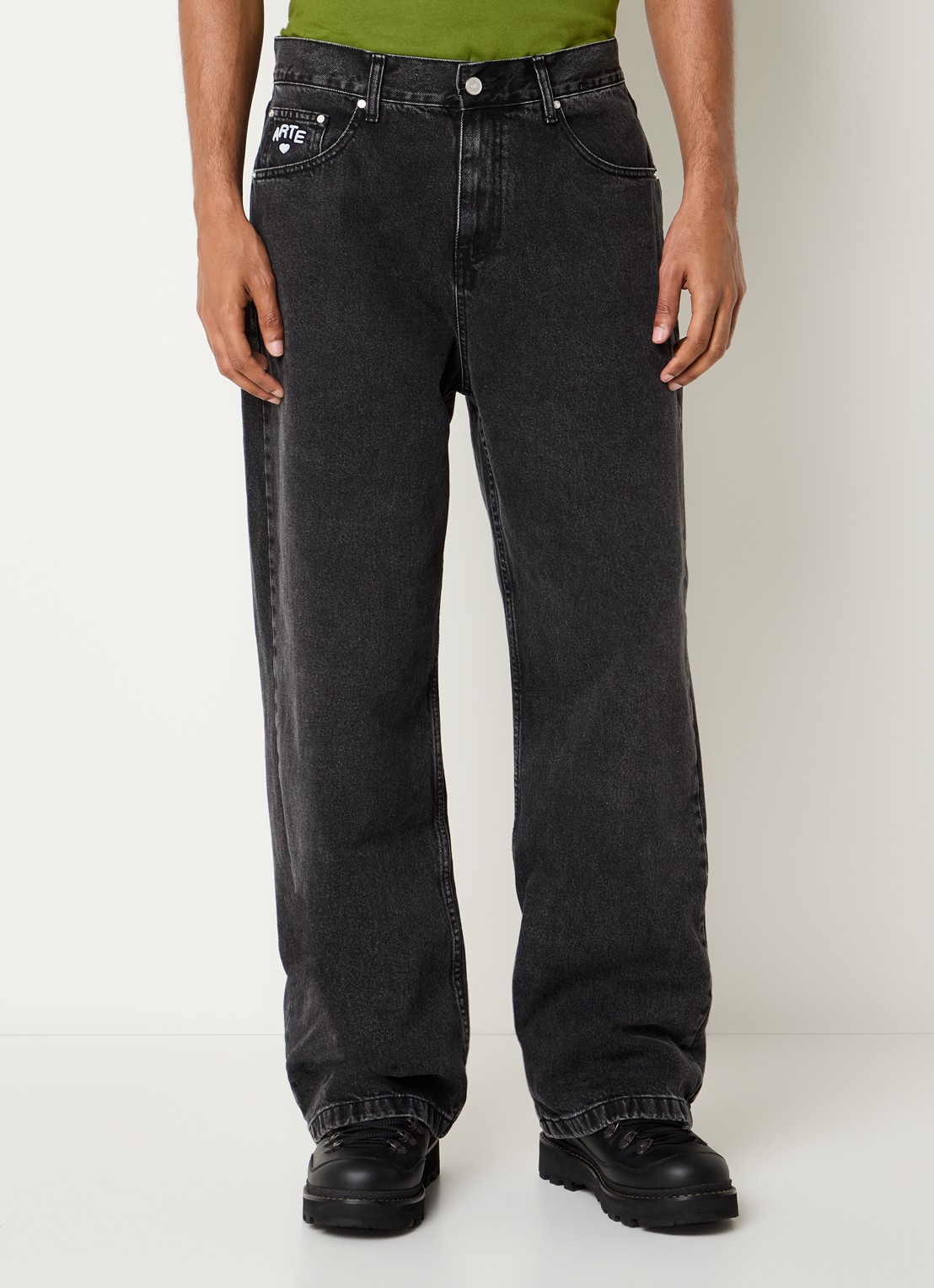 Arte Antwerp Heart Pocket loose fit jeans met gekleurde wassing en logoborduring - detail 3 zwart