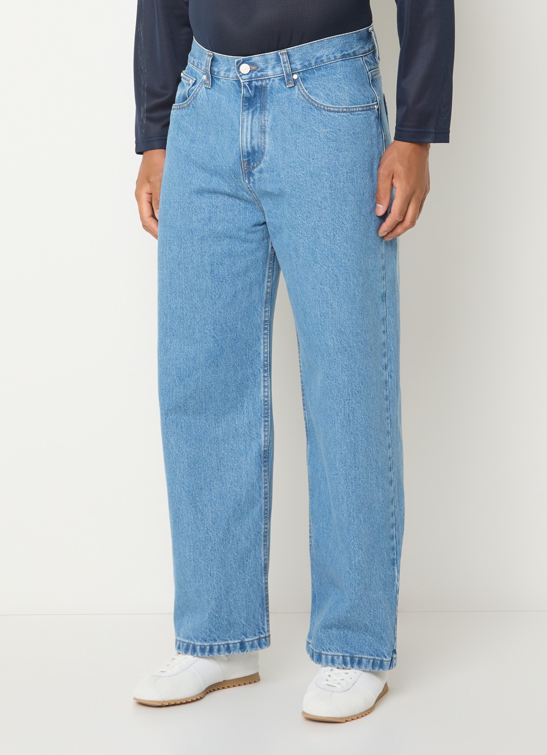 Arte Antwerp Loose fit jeans met lichte wassing - detail blauw