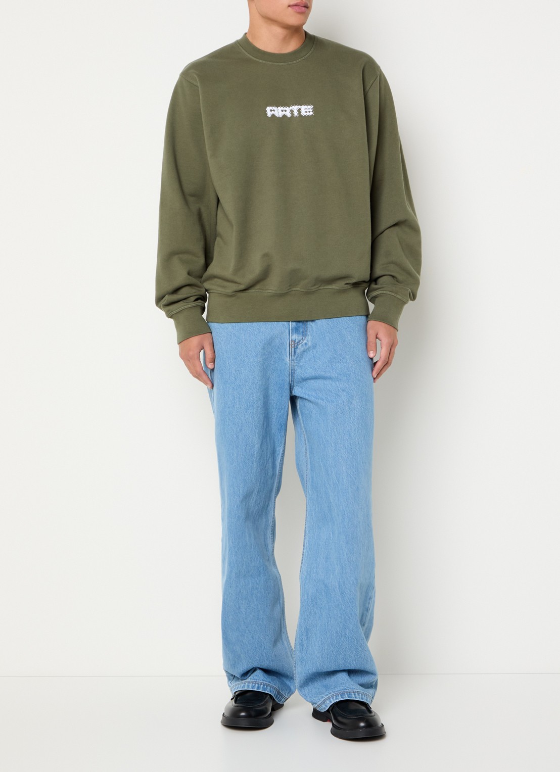 Arte Antwerp Loose fit jeans met steekzakken - voorkant 2 lichtblauw