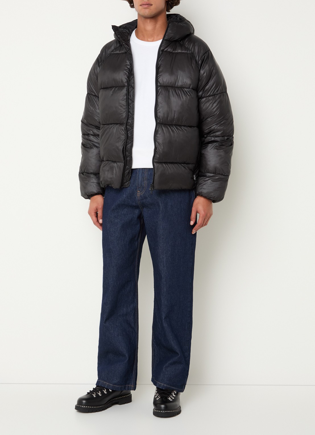 Arte Antwerp Puffer jack met steekzakken met glanzende finish - voorkant 3 zwart