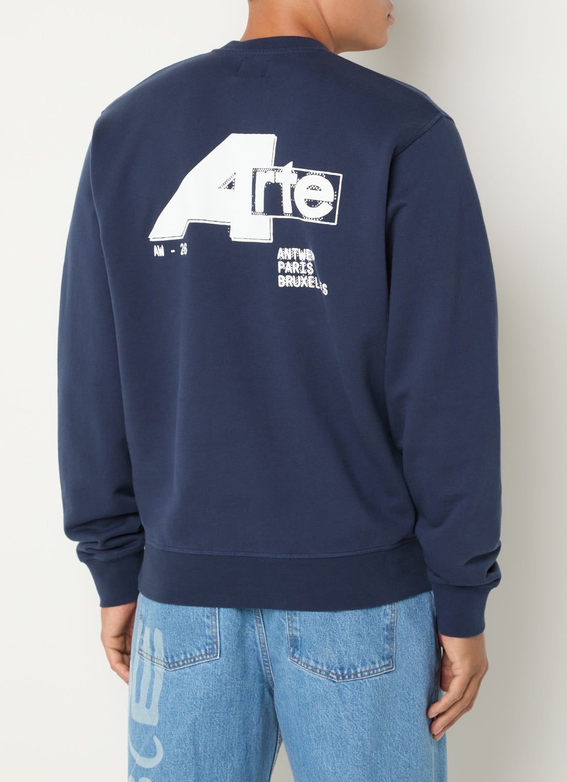 Arte Antwerp Receipt sweater met backprint - detail donkerblauw