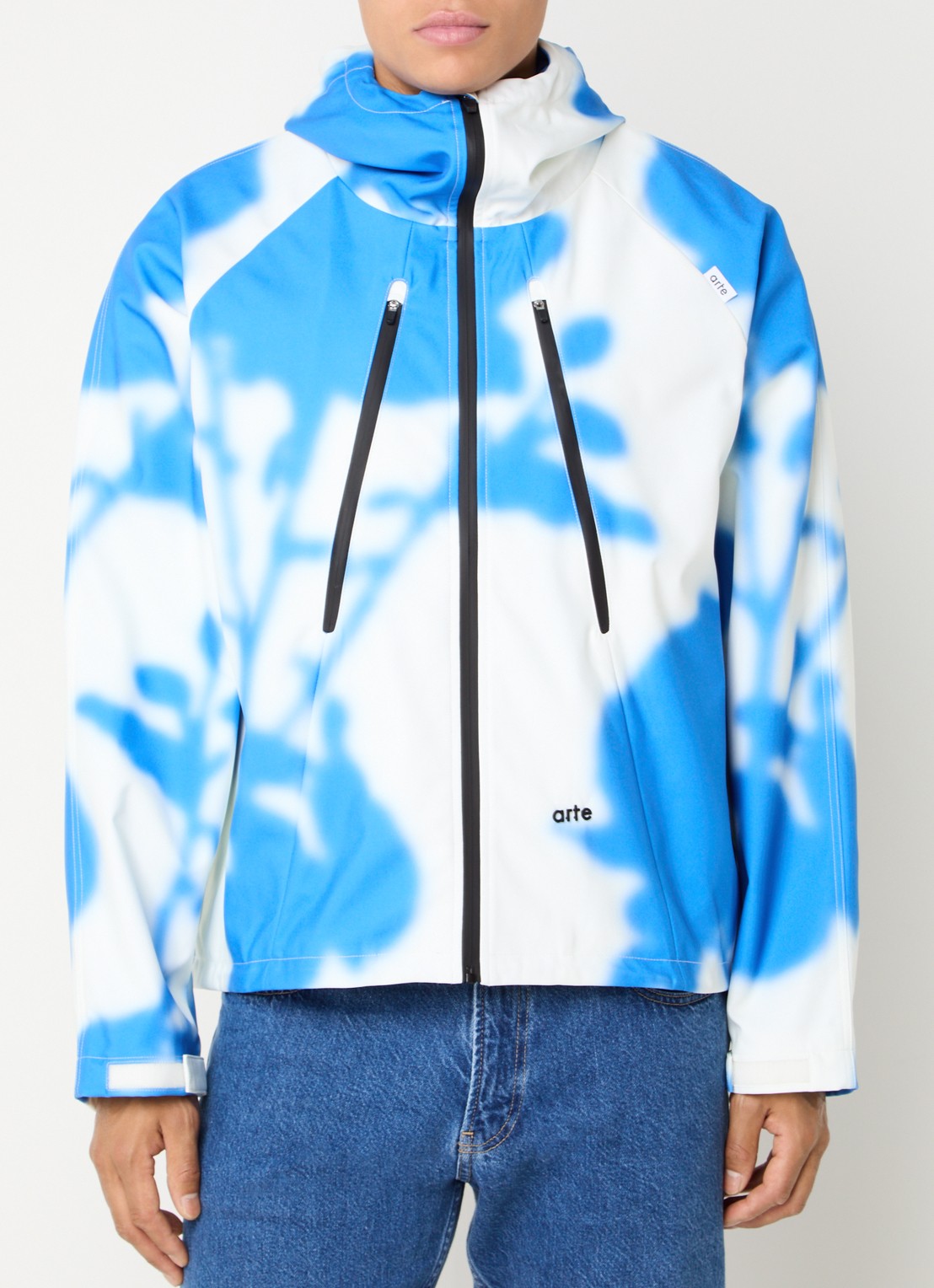 Arte Antwerp Softshell jack met capuchon en print - detail blauw