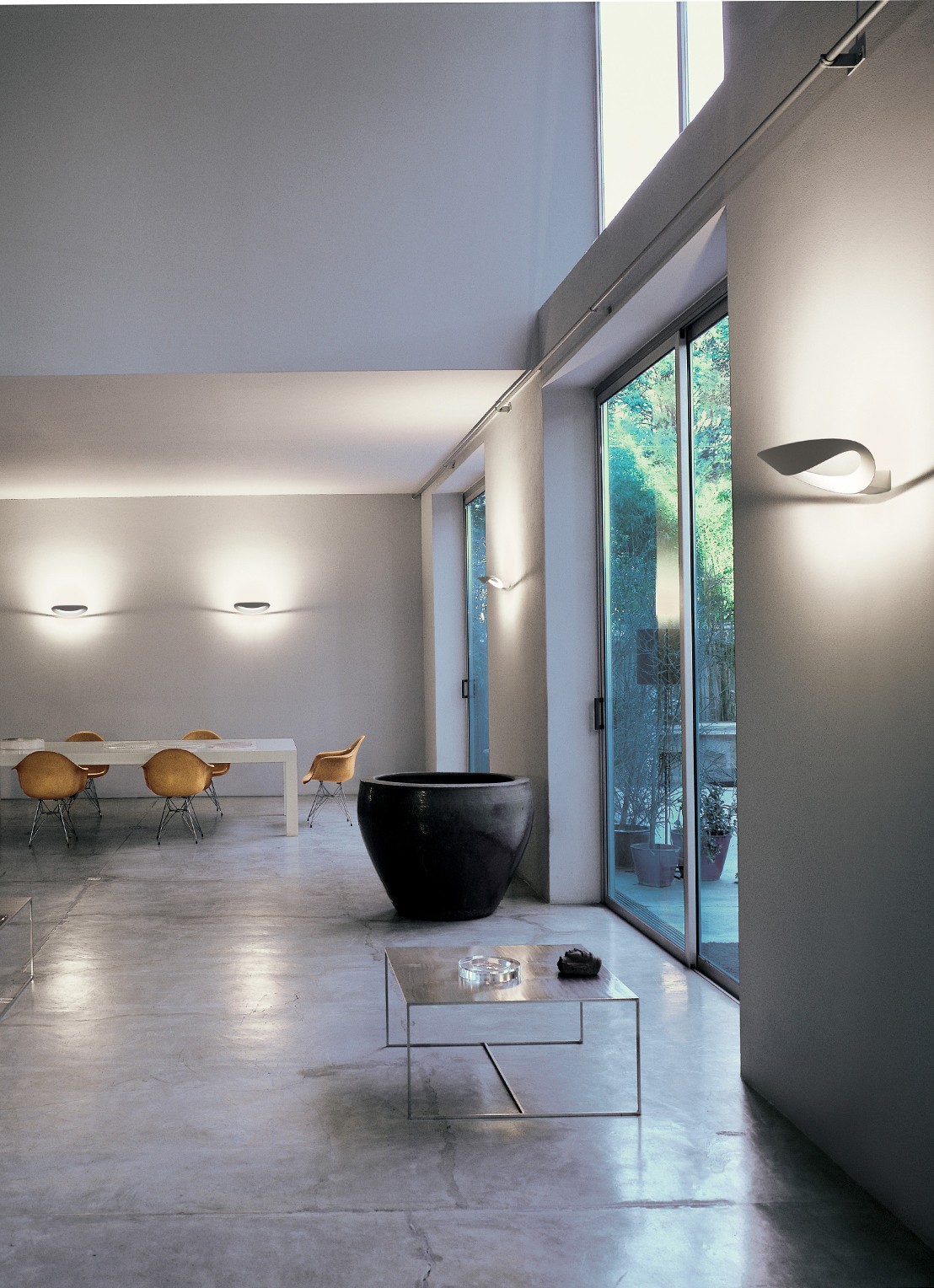 Artemide Mesmeri wandlamp 34 x 23,4 x 15,4 cm - voorkant 2 wit