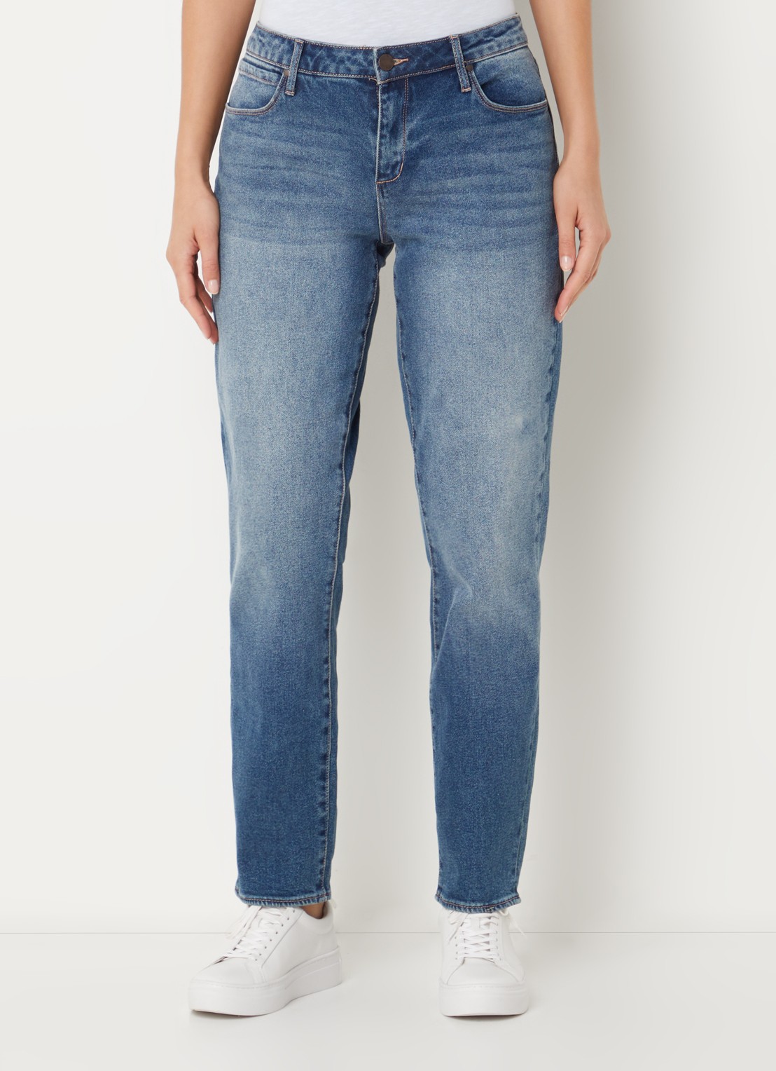 Articles of Society Rene mid waist tapered fit jeans met medium wassing - detail indigo