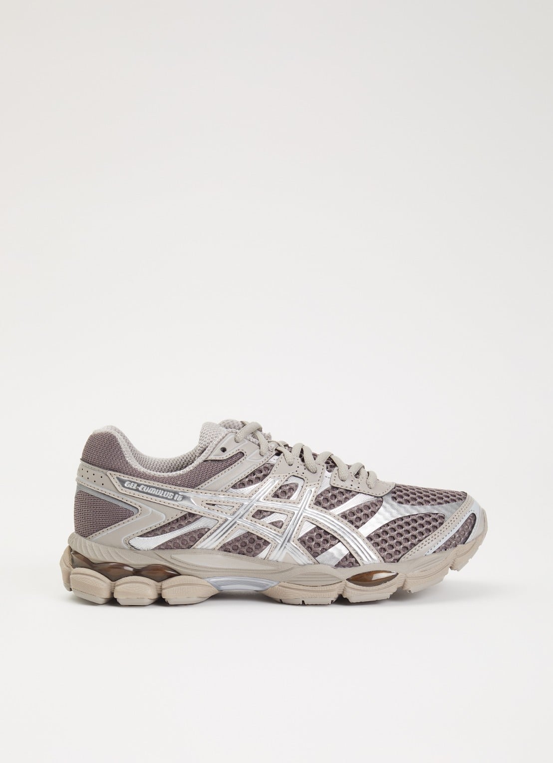 ASICS Gel-Cumulus 16 sneaker met mesh details - voorkant 5 bruin