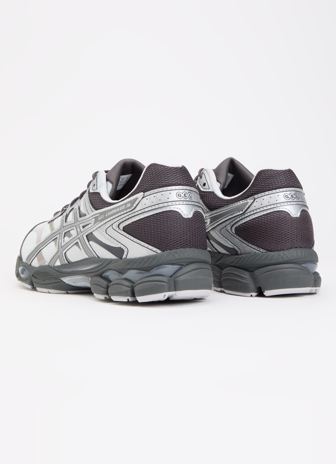 ASICS Gel-Cumulus 16 sneaker met mesh details - achterkant 4 lichtgrijs