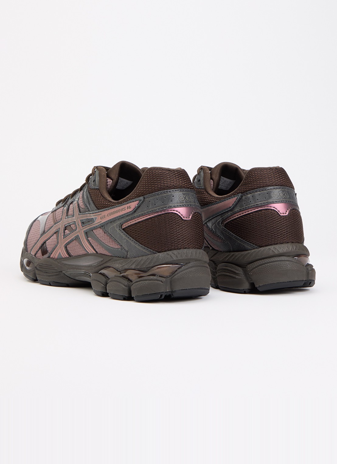 ASICS Gel-Cumulus 16 sneaker met mesh details - achterkant donkerbruin