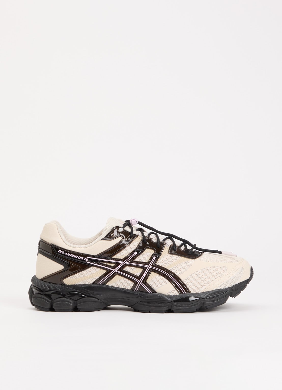ASICS Gel-Cumulus 16 sneaker met mesh details - voorkant creme