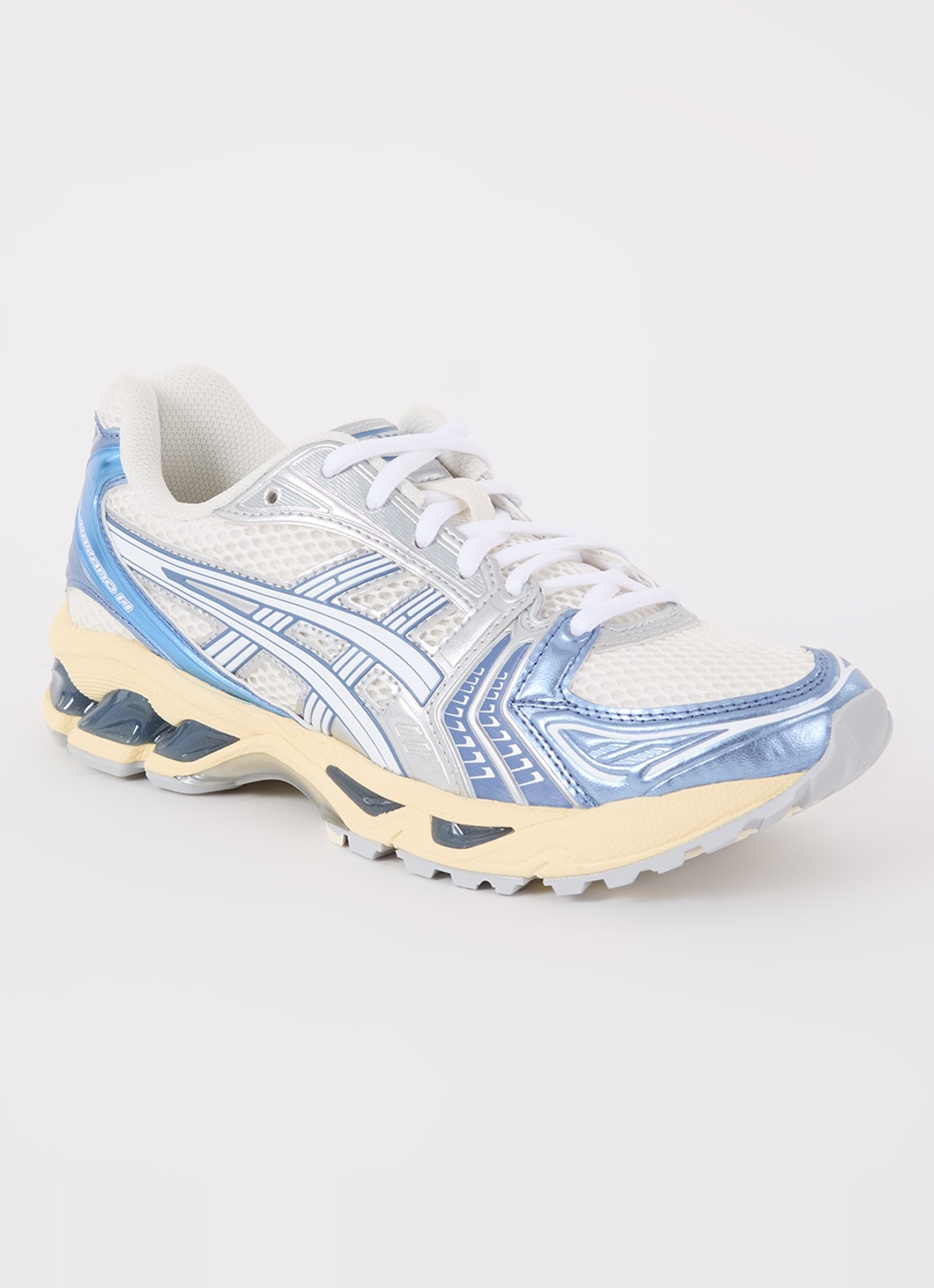 ASICS Gel-Kayano 14 sneaker met mesh en metallic details - voorkant 2 lichtblauw