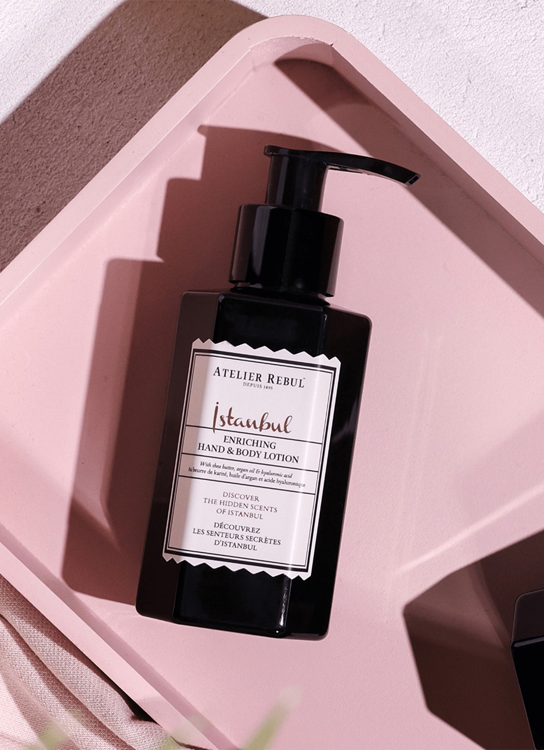 Atelier Rebul Istanbul hand- & bodylotion 100 ml - achterkant zwart