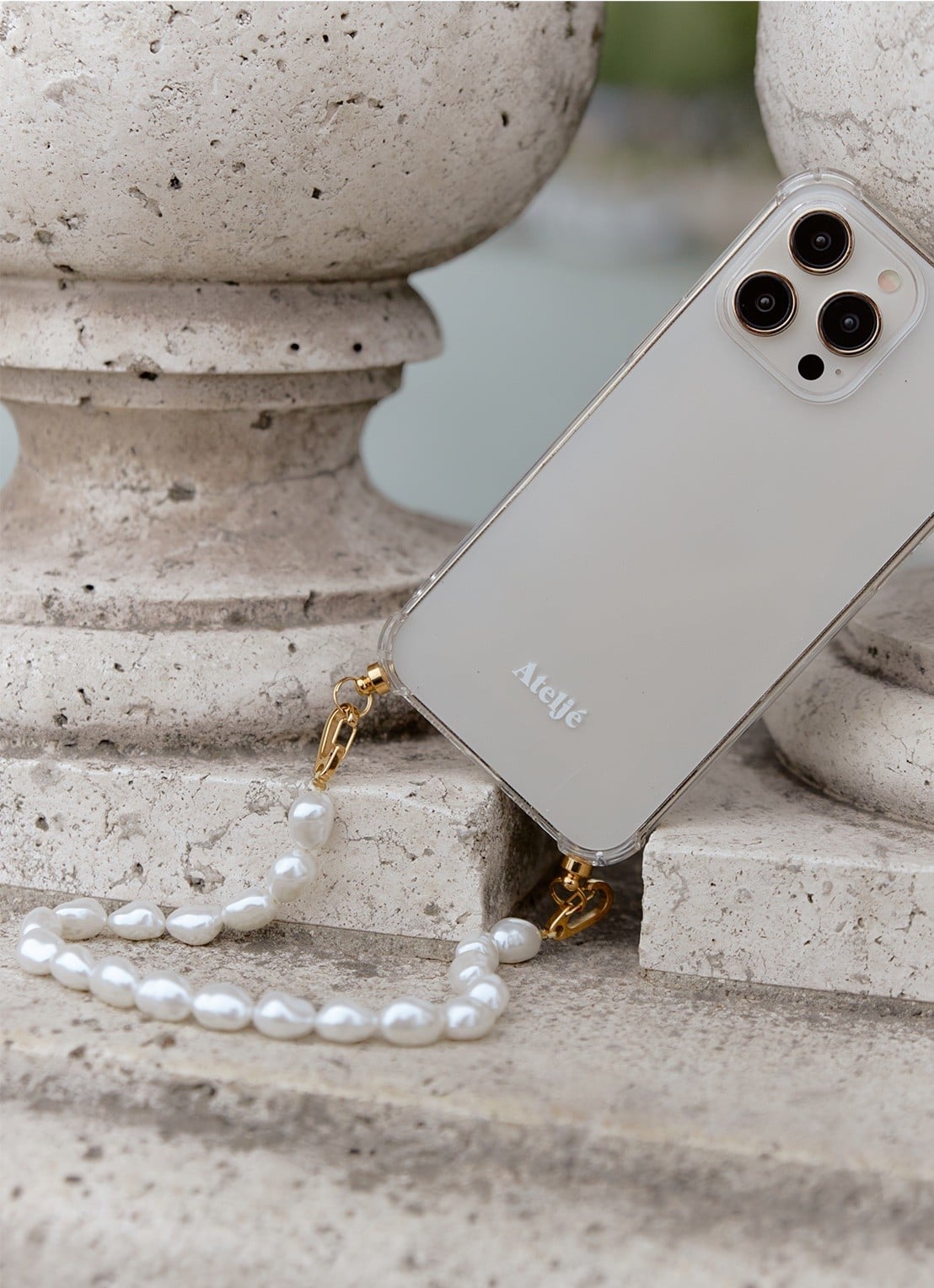 Ateljé Cloudy 2.0 telefoonkoord met imitatieparels - voorkant 2 wit