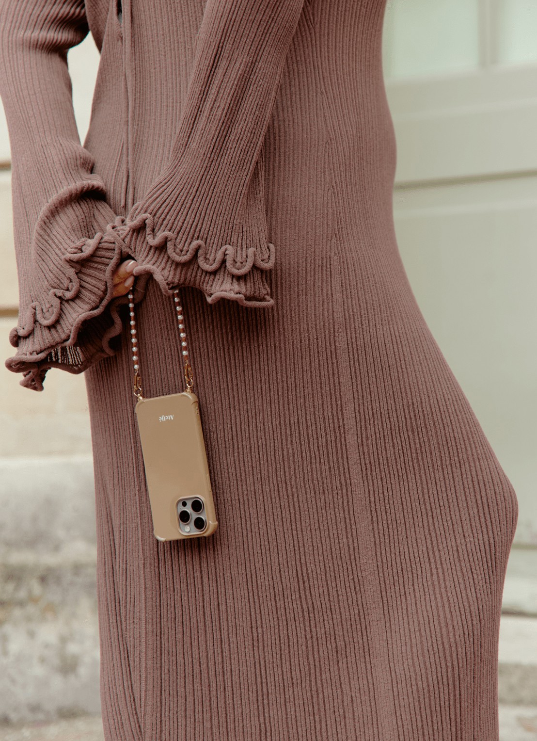 Ateljé Telefoonhoes voor iPhone 16 Plus - voorkant 2 camel