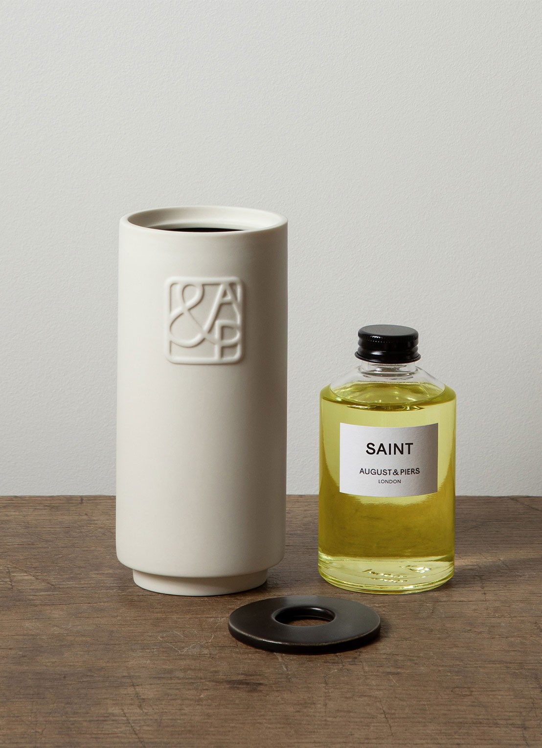 AUGUST&PIERS Diffuser Refill Saint - navulling voor geurstokjes 200 ml - voorkant 2 undefined