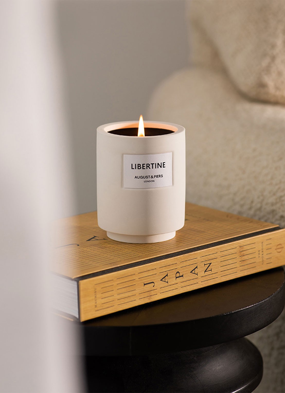 AUGUST&PIERS Libertine Scented Candle - geurkaars 340 gram - voorkant 3 undefined