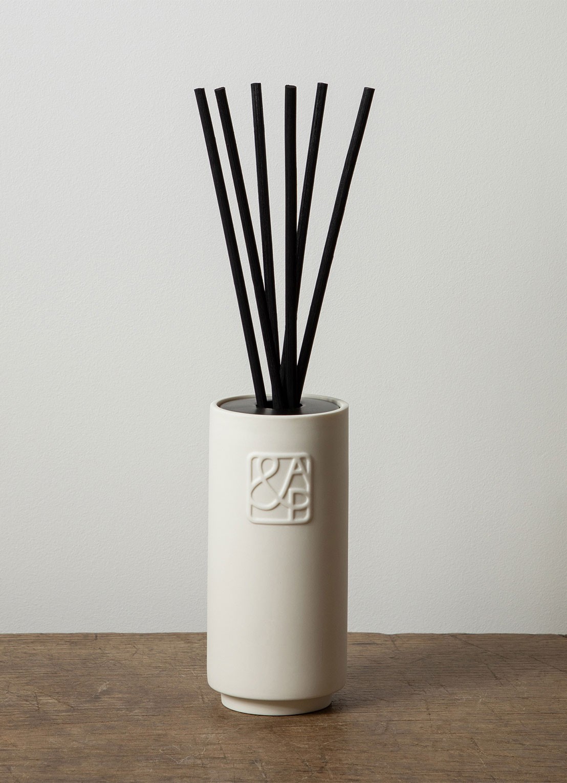 AUGUST&PIERS Saint Ceramic Diffuser Set - geurstokjes - voorkant 2 undefined