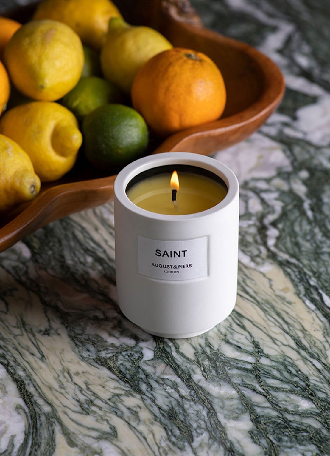 AUGUST&PIERS Saint Scented Candle - geurkaars 340 gram - voorkant 3 undefined