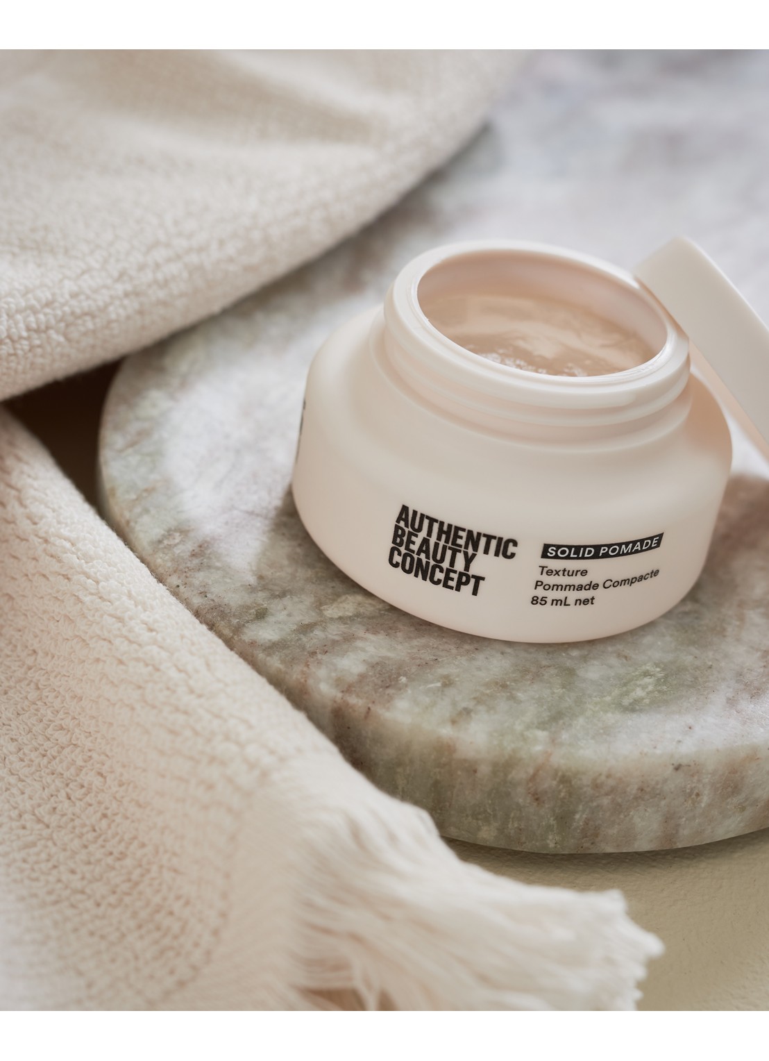 Authentic Beauty Concept Solid Pomade - stylingcrème - detail 4 undefined
