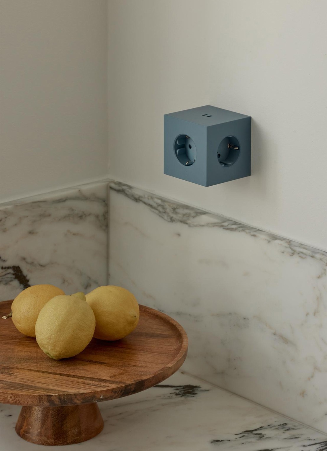 Avolt Square 2 Dual USB-C stekkerdoos 30W - voorkant 2 blauw