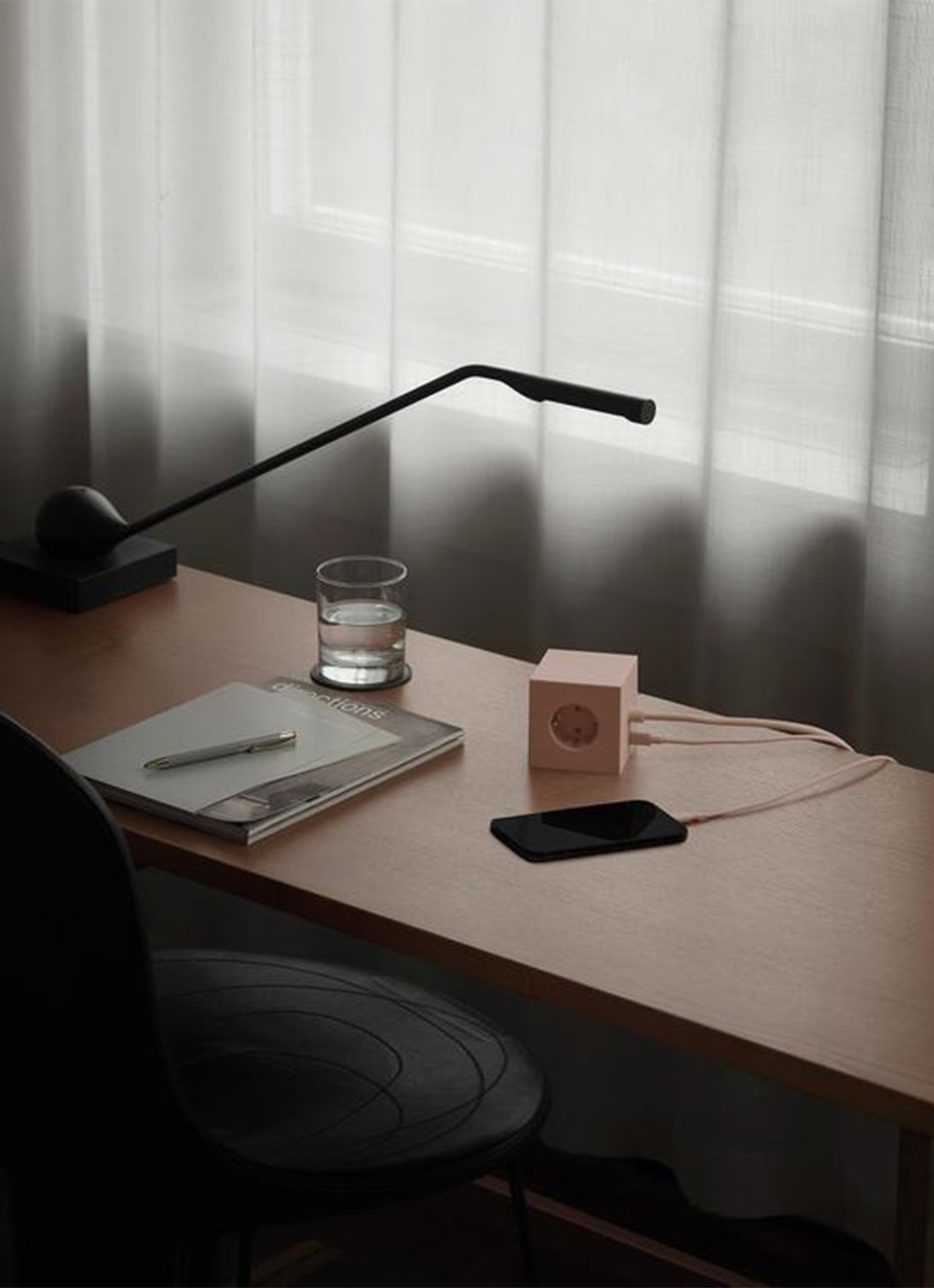Avolt USB-C to Lightning oplaadkabel 60W - 2 meter - voorkant 2 roze