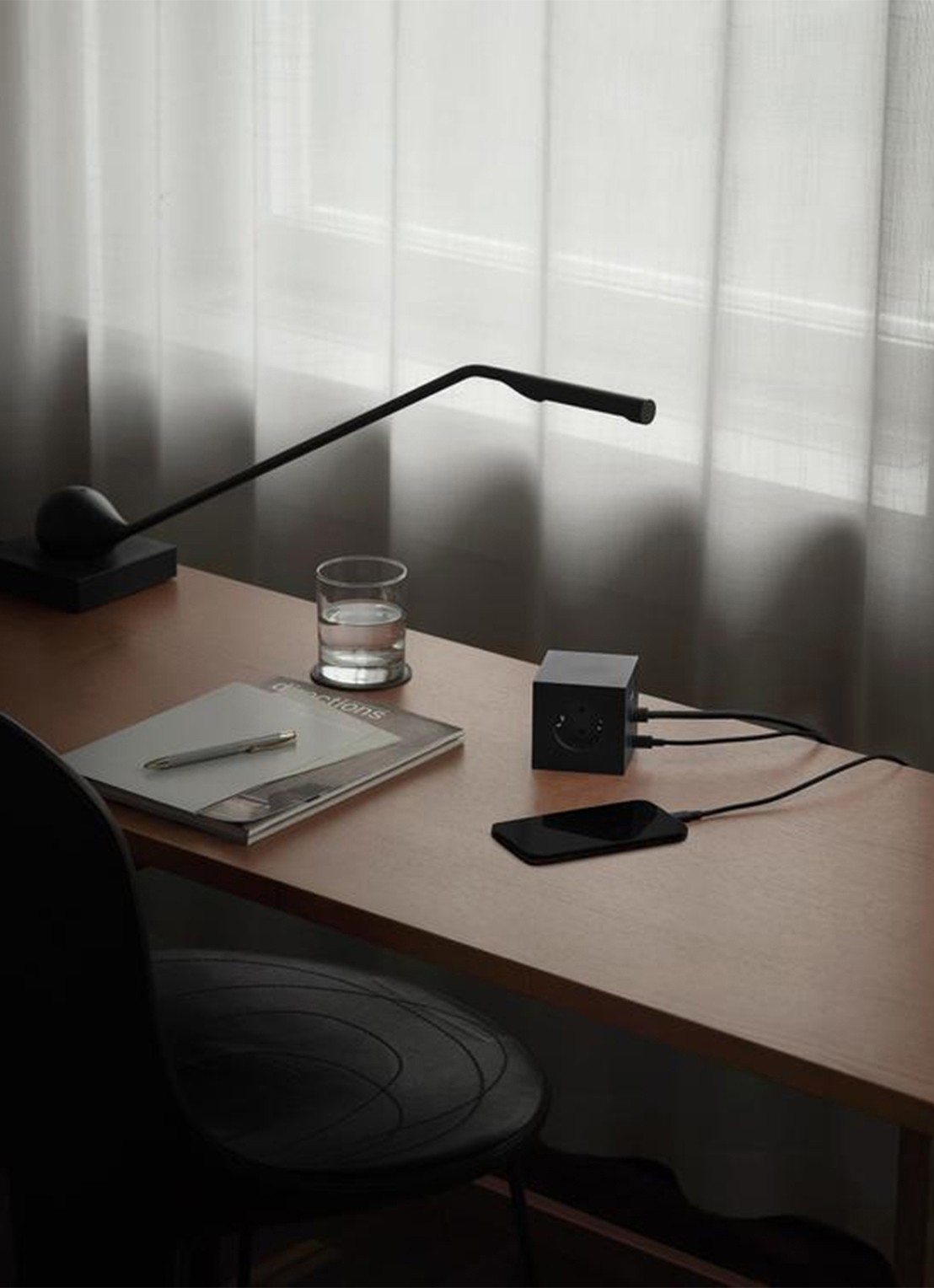 Avolt USB-C to USB-C kabel 100W - 2 meter - voorkant 2 zwart