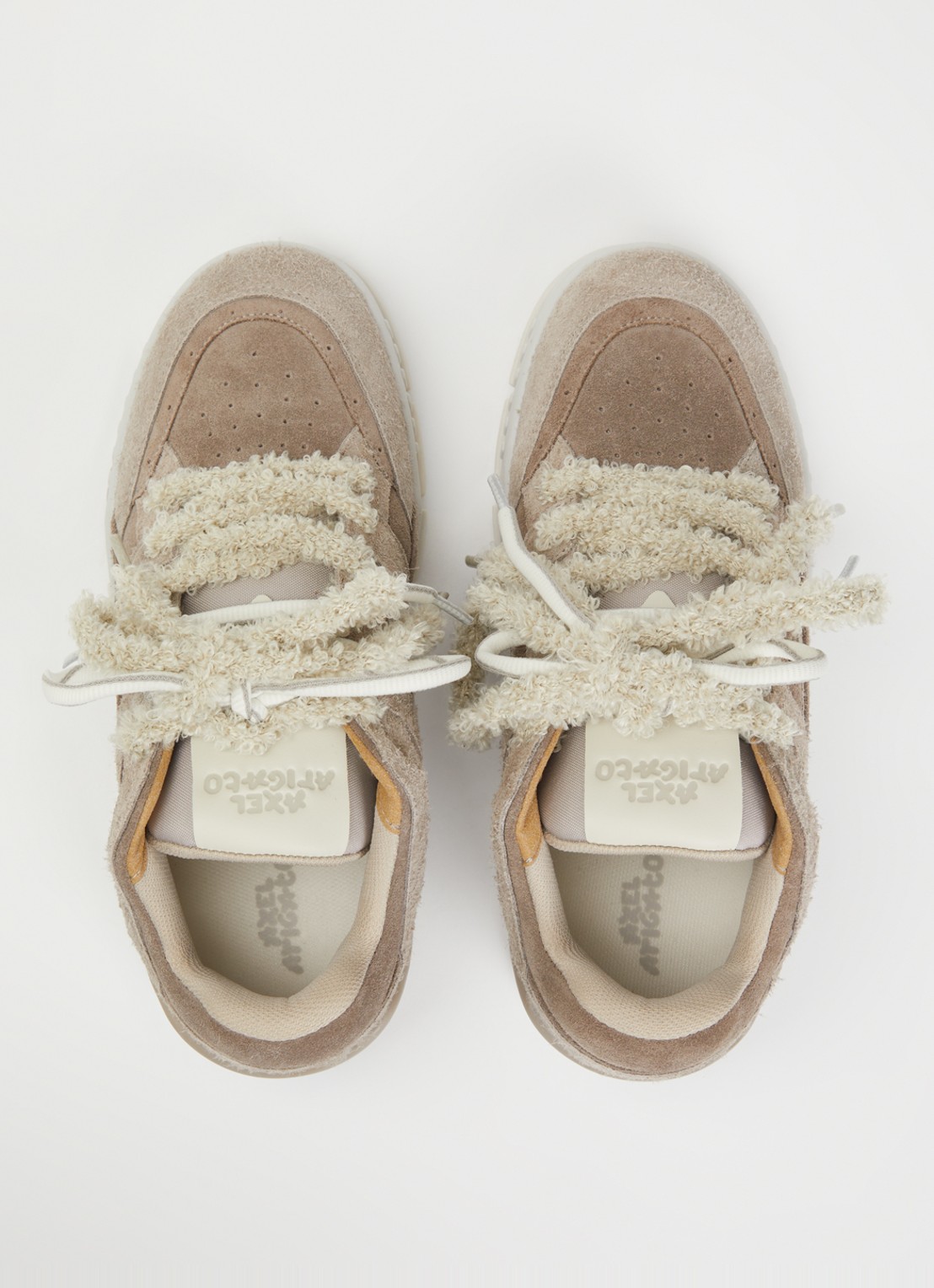 Axel Arigato Area Lo Label sneaker van leer van suède - detail 4 taupe