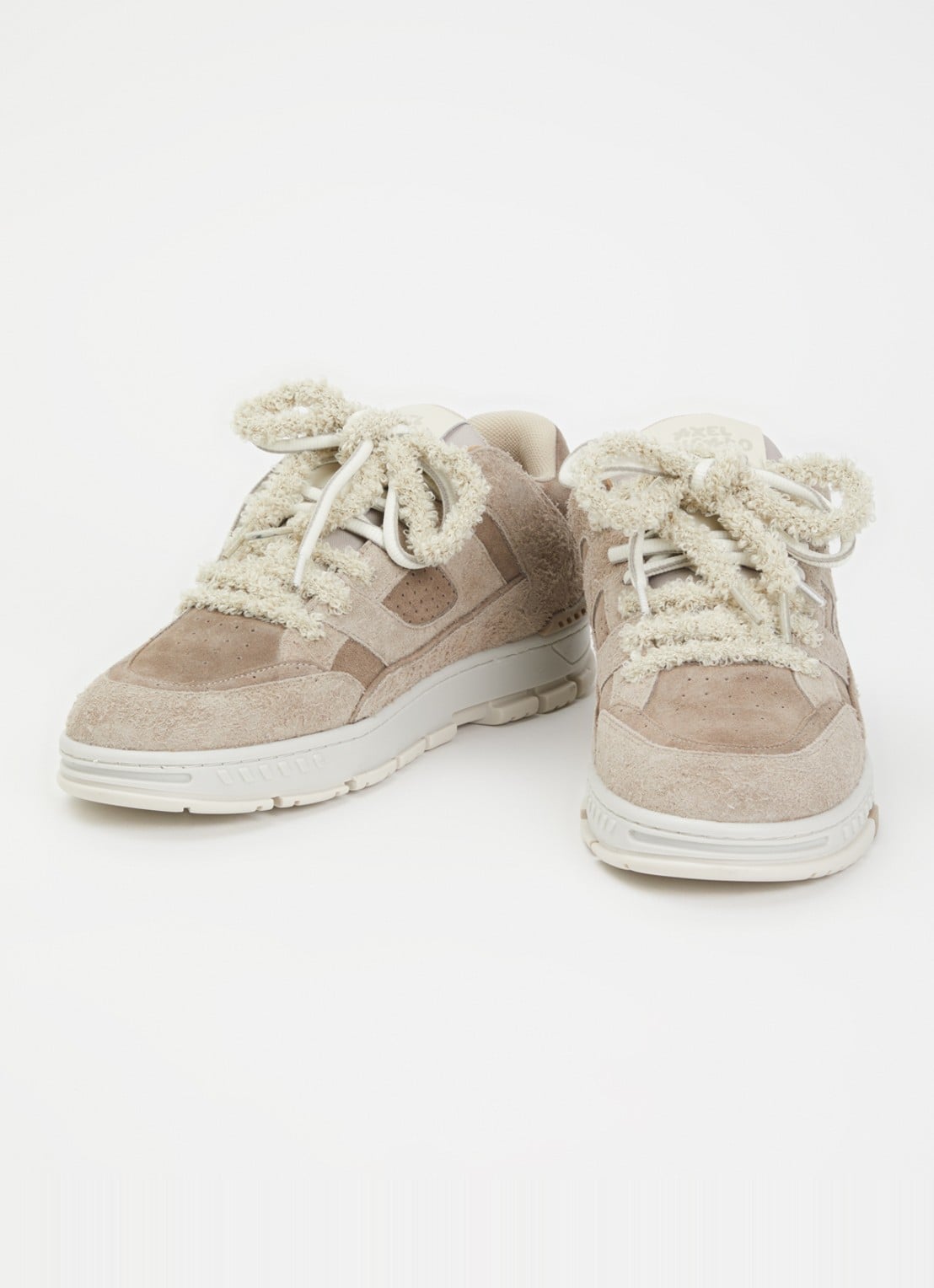 Axel Arigato Area Lo Label sneaker van leer van suède - detail taupe