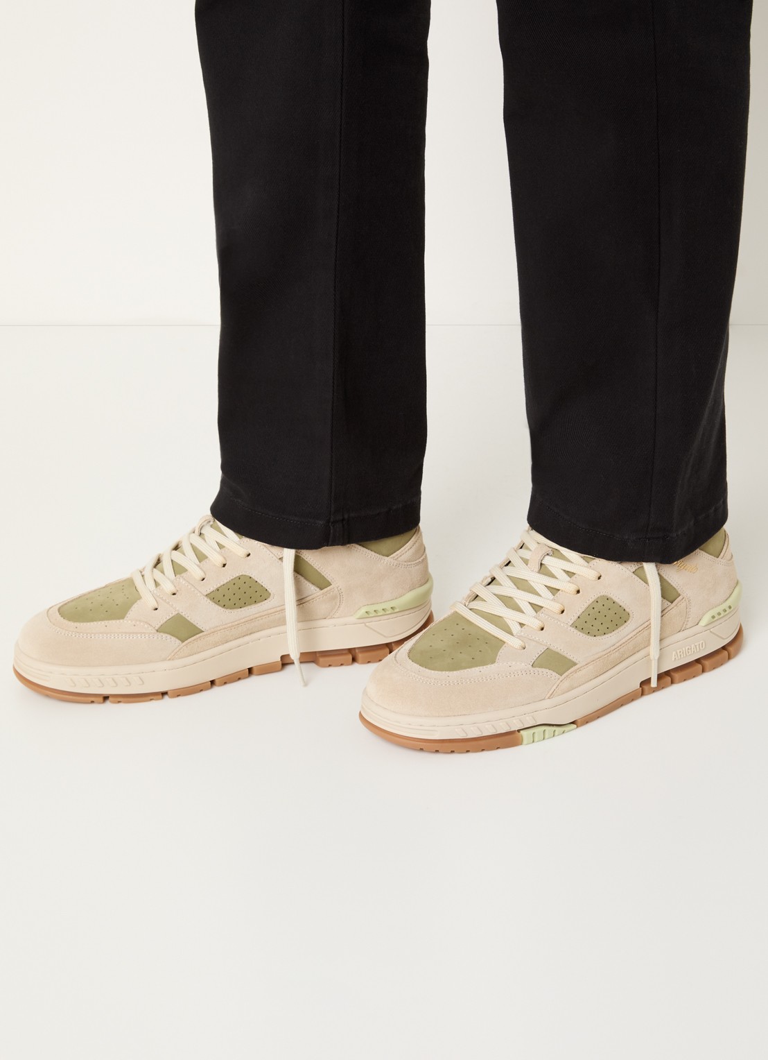 Axel Arigato Area Lo sneaker van suède met details van nubuck - voorkant 5 lindegroen