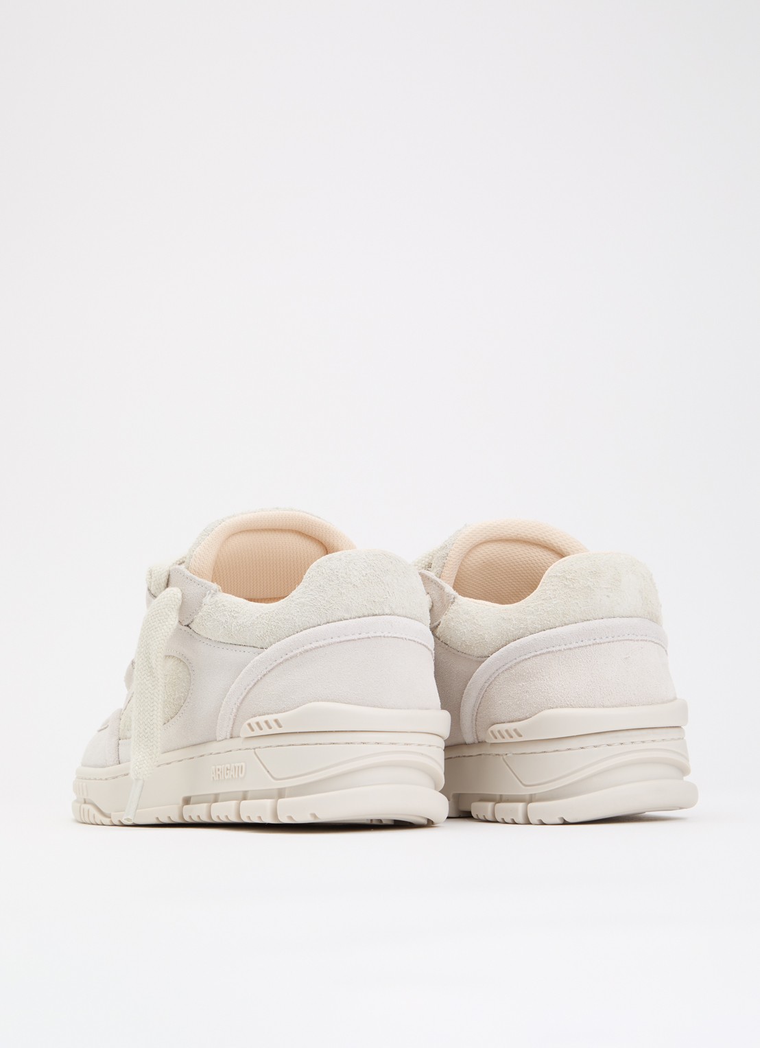 Axel Arigato Area Loop sneaker van suède - achterkant 2 beige