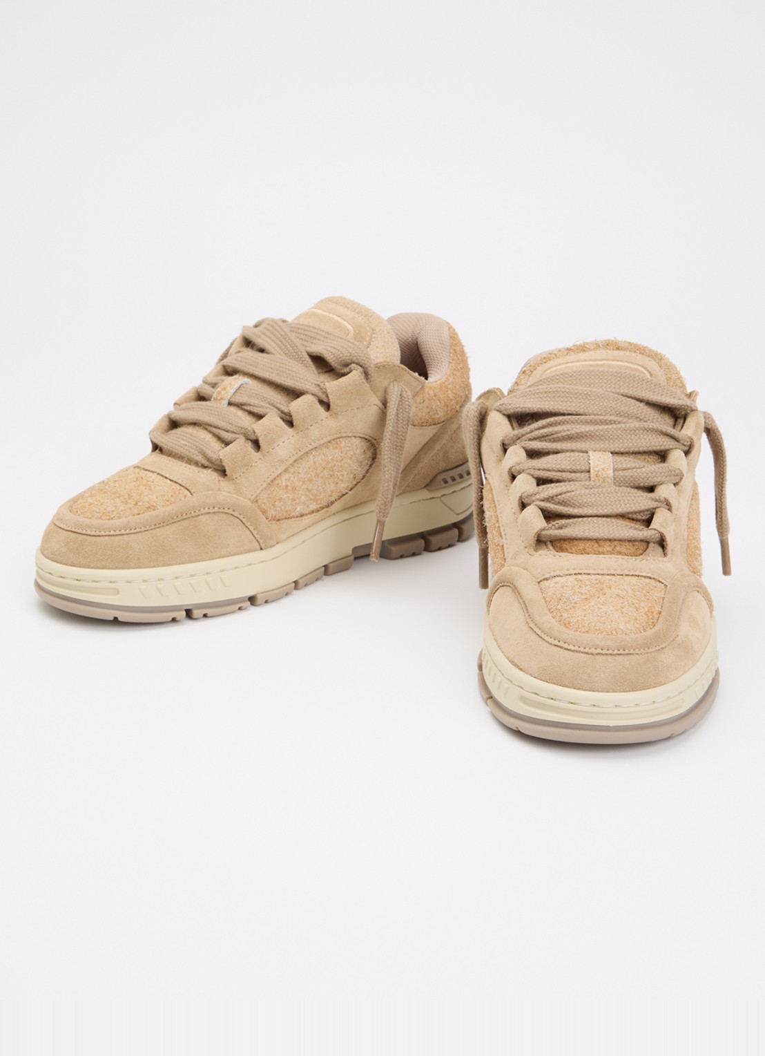 Axel Arigato Area Loop sneaker van suède - detail beige