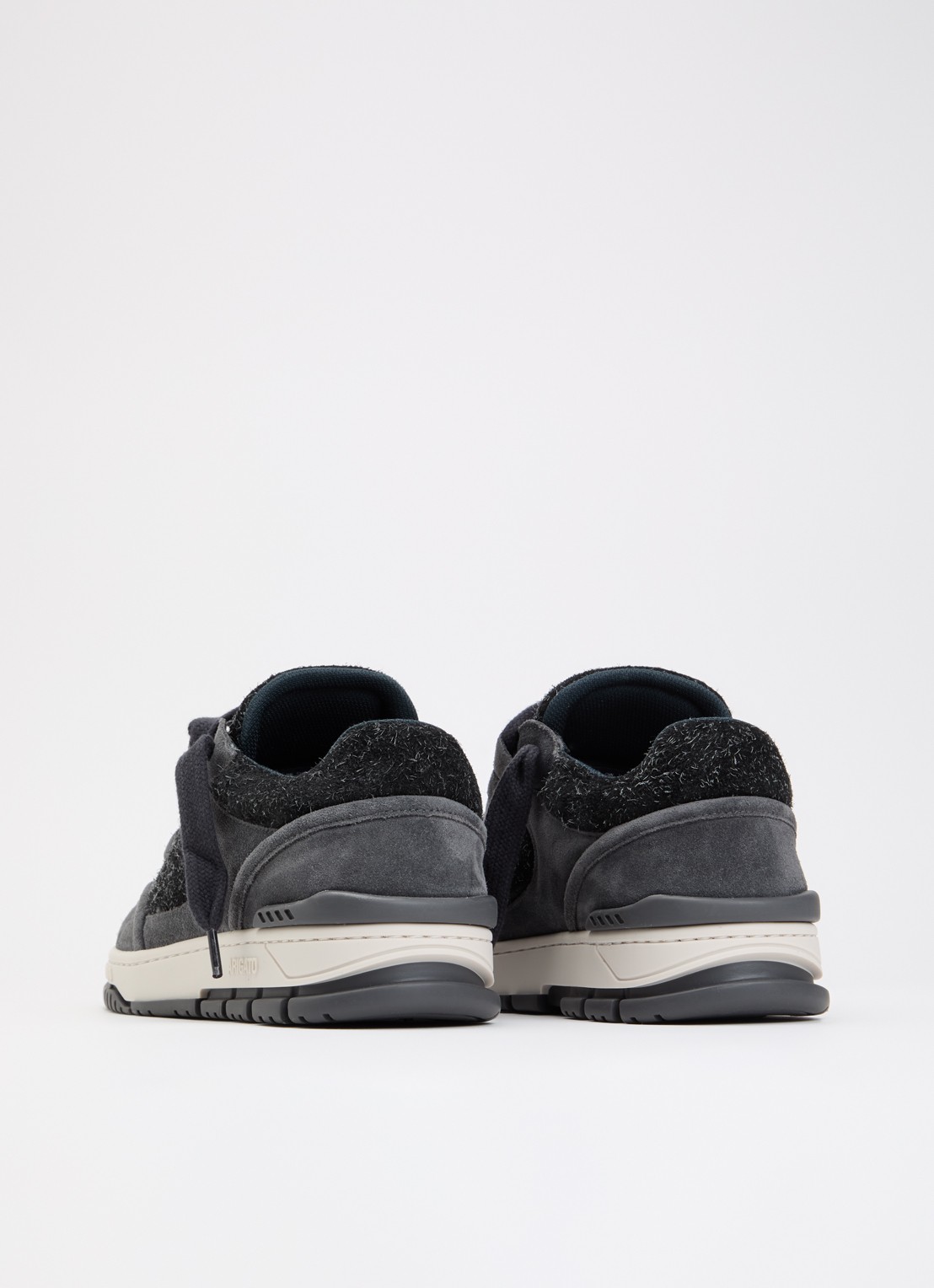 Axel Arigato Area Loop sneaker van suède - achterkant 3 antraciet