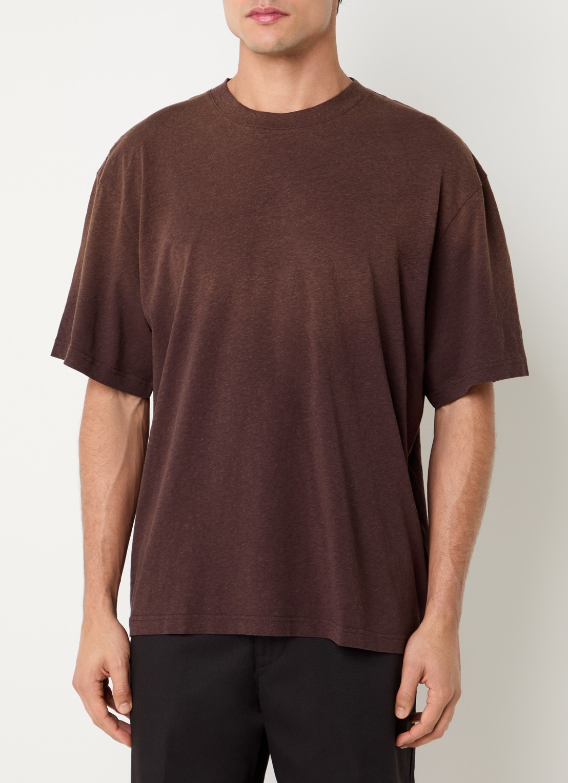 Axel Arigato Bubble T-shirt met backprint - achterkant donkerbruin